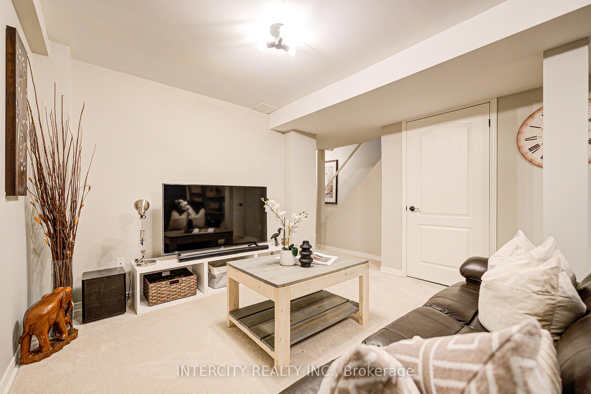 Photo 30 of 372 Sparrow Circle, Pickering, Highbush — HOMEH