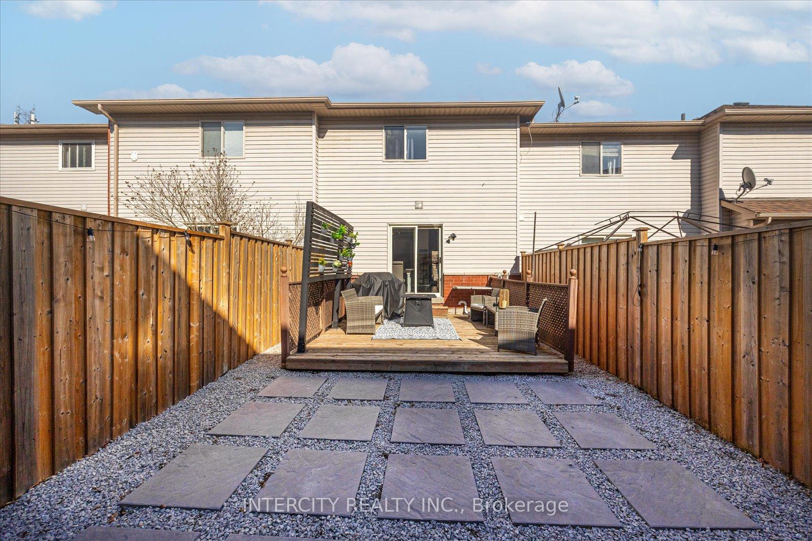Photo 38 of 372 Sparrow Circle, Pickering, Highbush — HOMEH