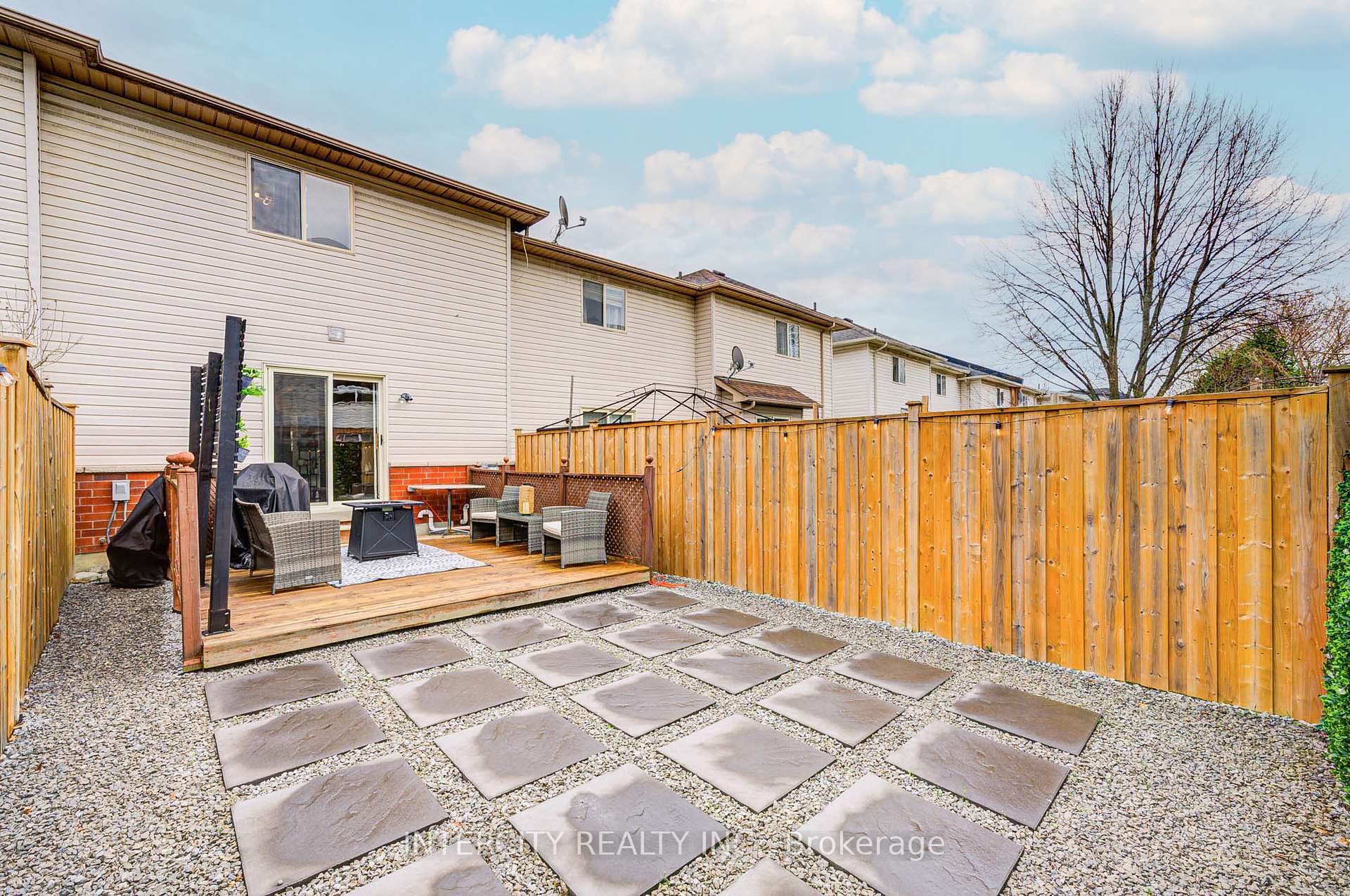 Photo 40 of 372 Sparrow Circle, Pickering, Highbush — HOMEH