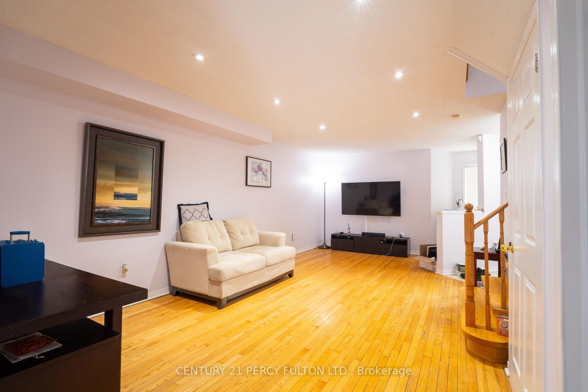 Photo 5 of 1631 Autumn Crescent, Pickering, Amberlea — HOMEH