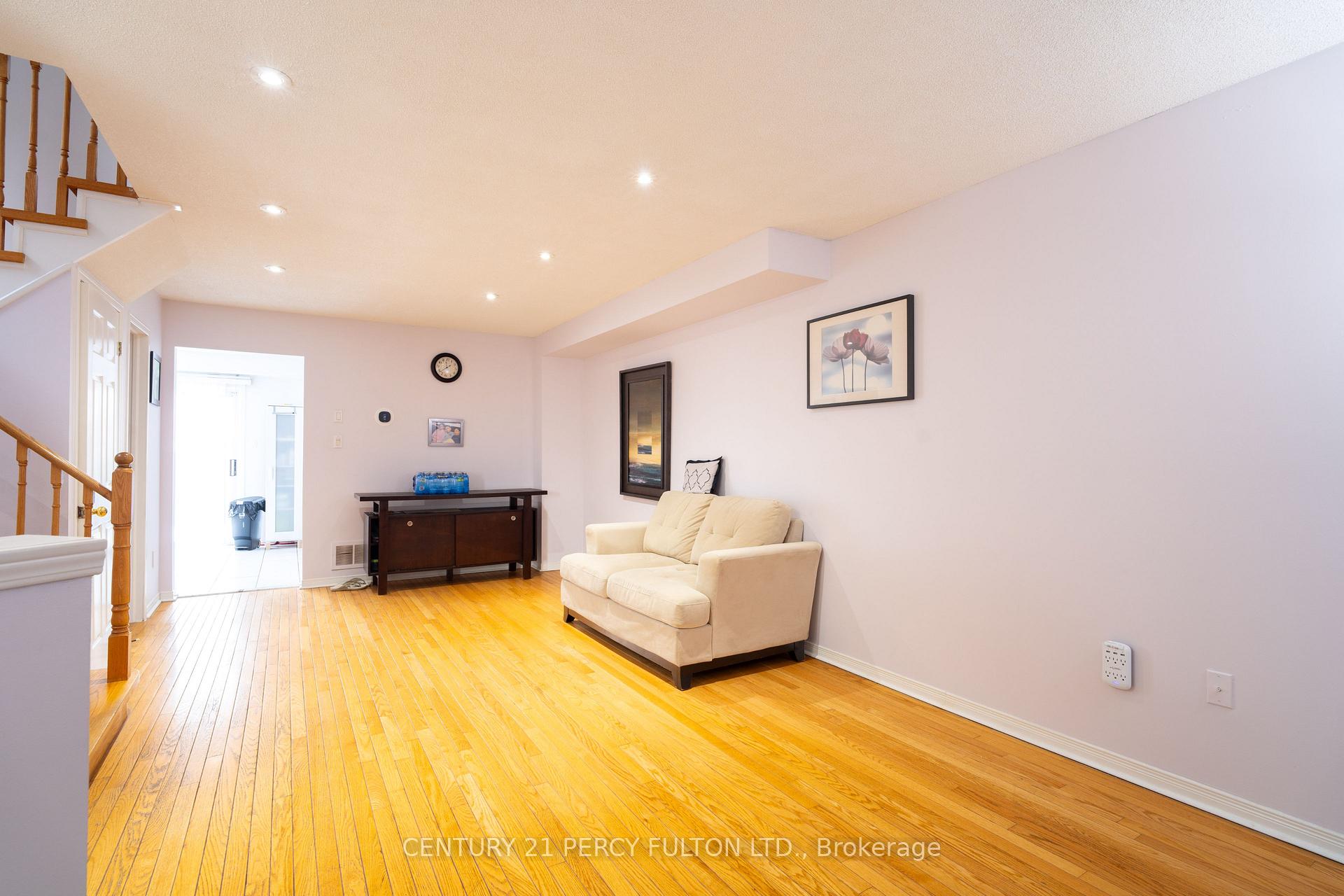 Photo 8 of 1631 Autumn Crescent, Pickering, Amberlea — HOMEH