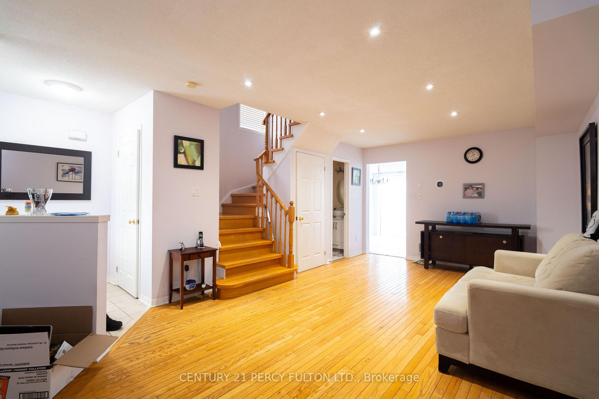 Photo 9 of 1631 Autumn Crescent, Pickering, Amberlea — HOMEH
