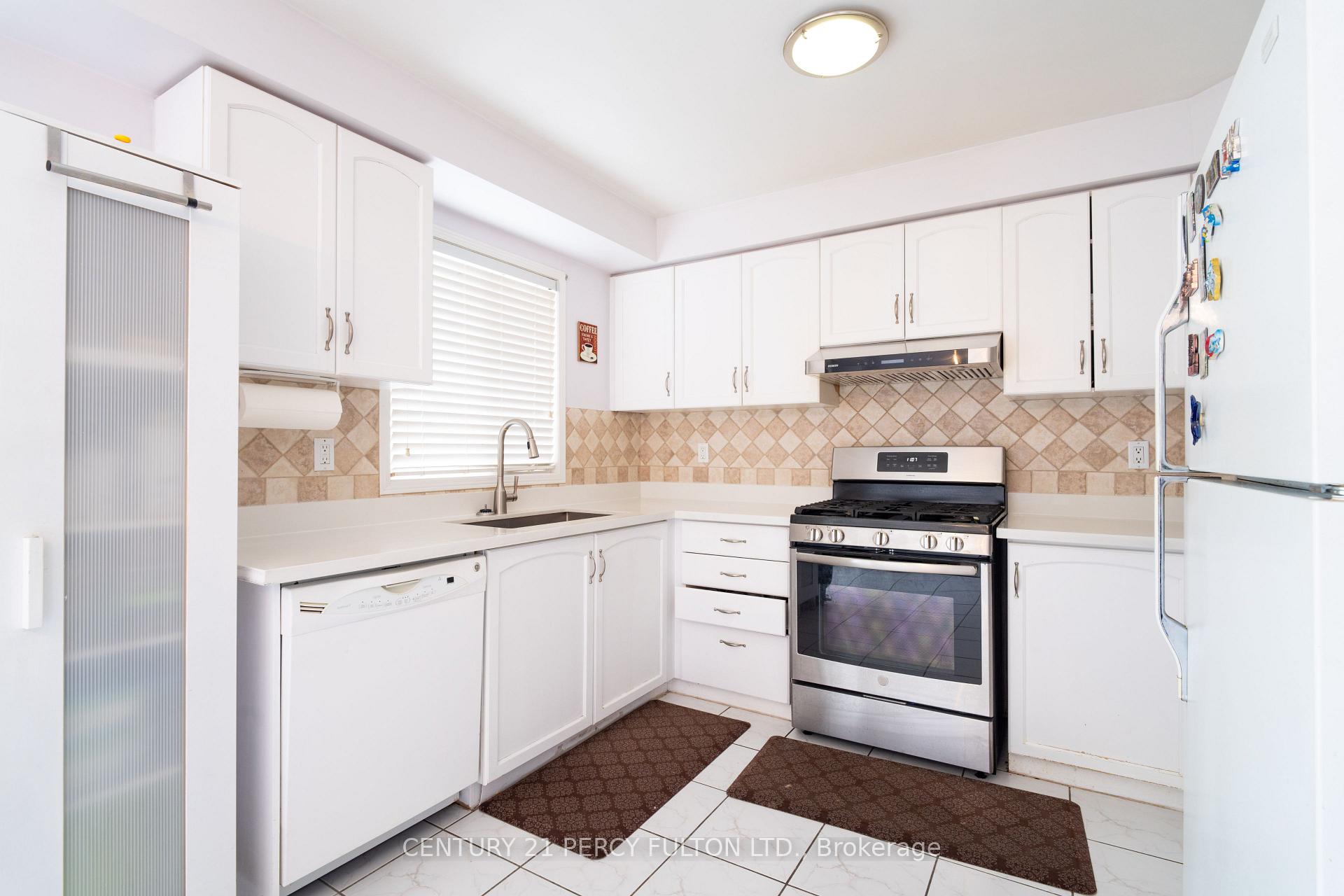 Photo 12 of 1631 Autumn Crescent, Pickering, Amberlea — HOMEH
