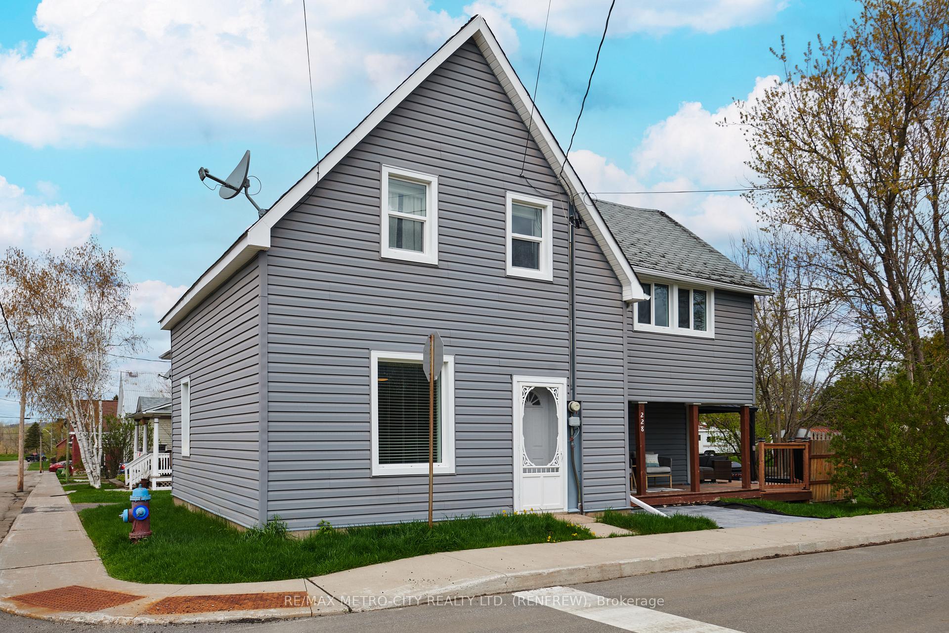 Photo 1 of 228 Arnprior Avenue, Renfrew — HOMEH