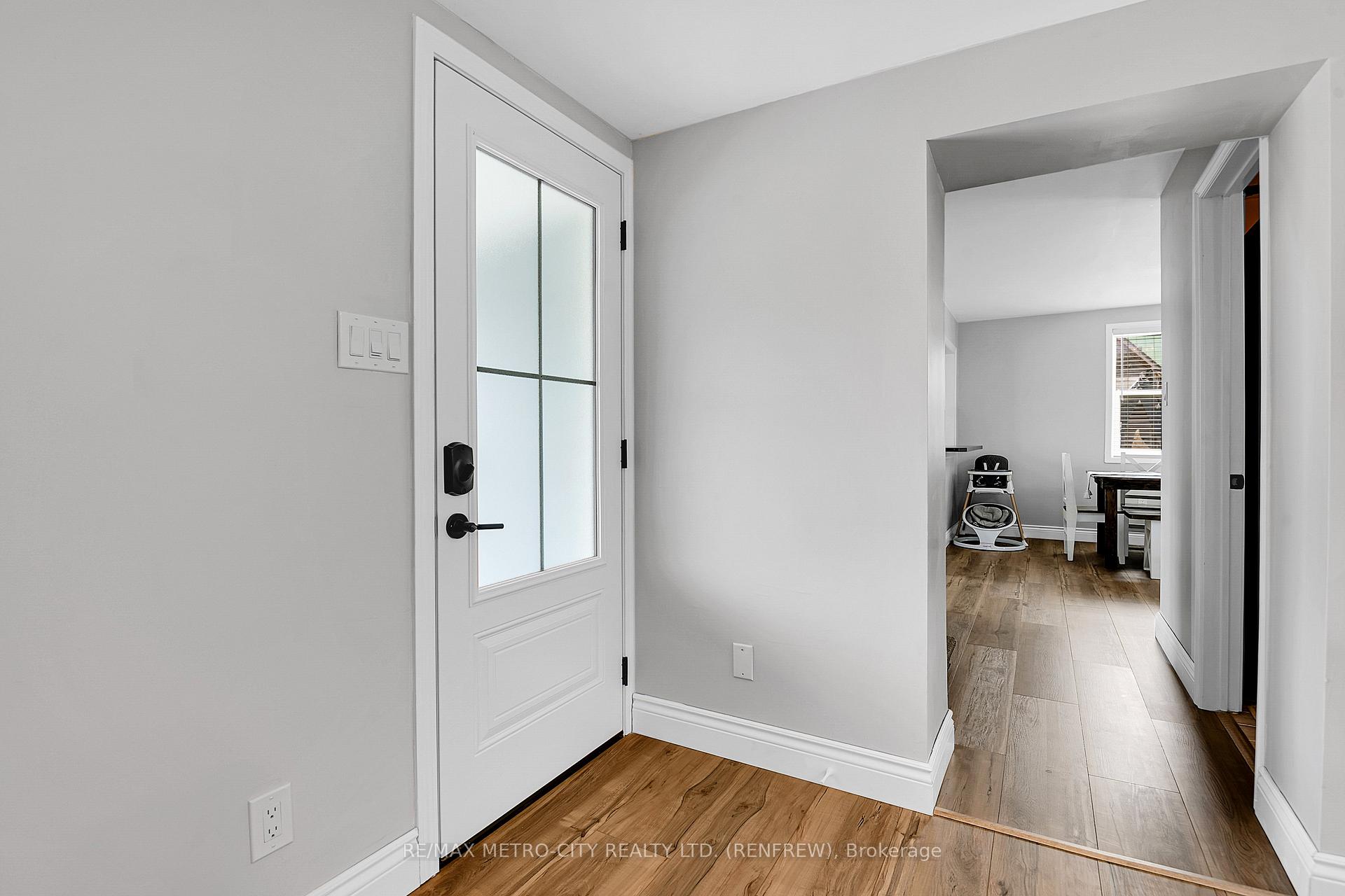 Photo 3 of 228 Arnprior Avenue, Renfrew — HOMEH