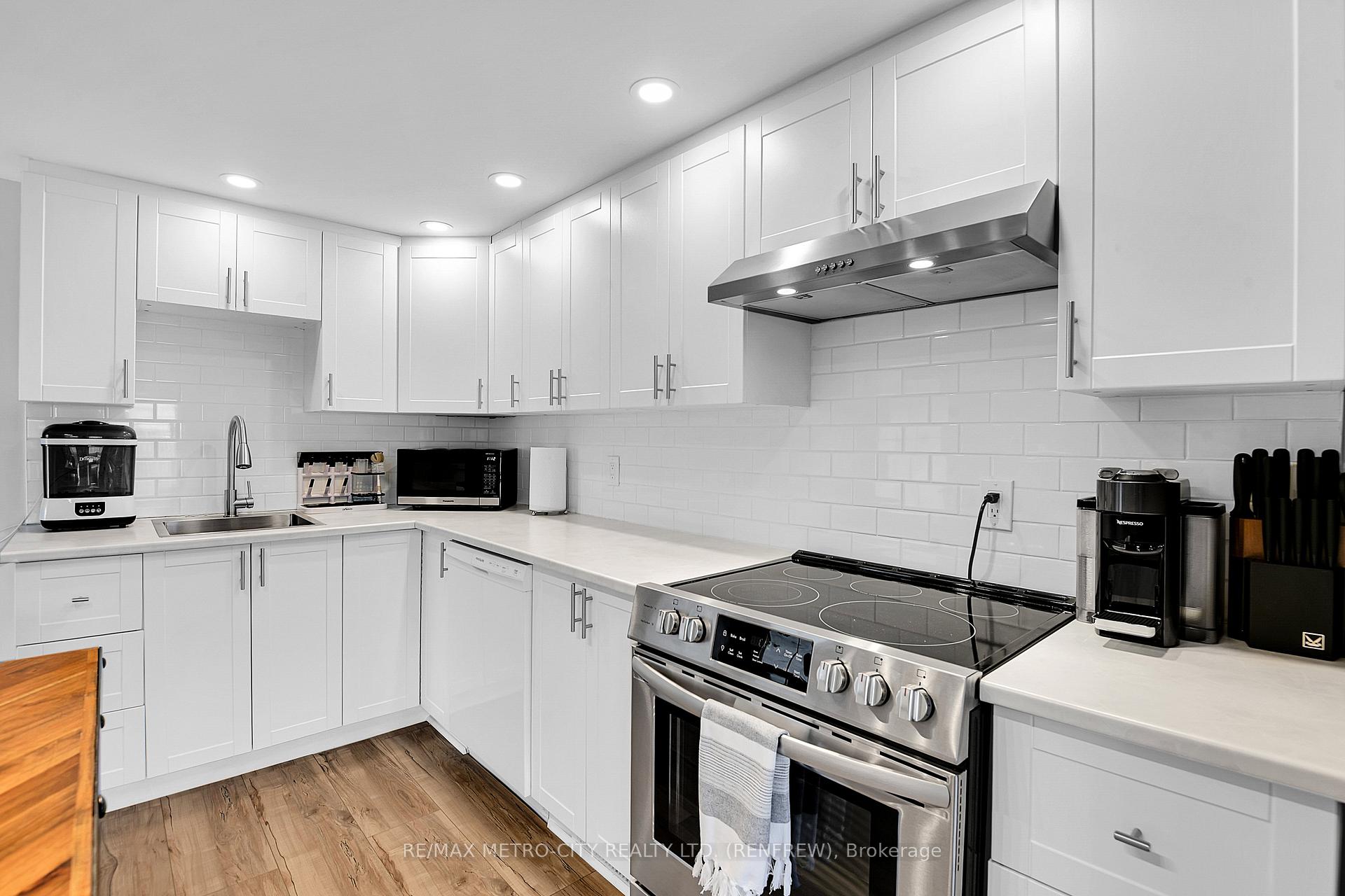 Photo 6 of 228 Arnprior Avenue, Renfrew — HOMEH
