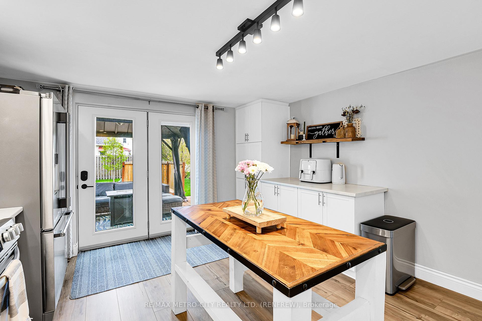 Photo 8 of 228 Arnprior Avenue, Renfrew — HOMEH