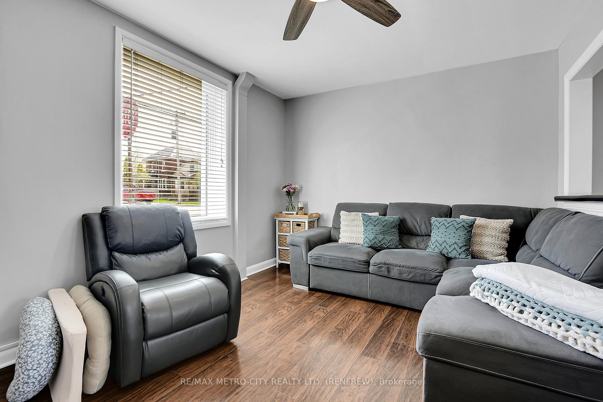 Photo 10 of 228 Arnprior Avenue, Renfrew — HOMEH