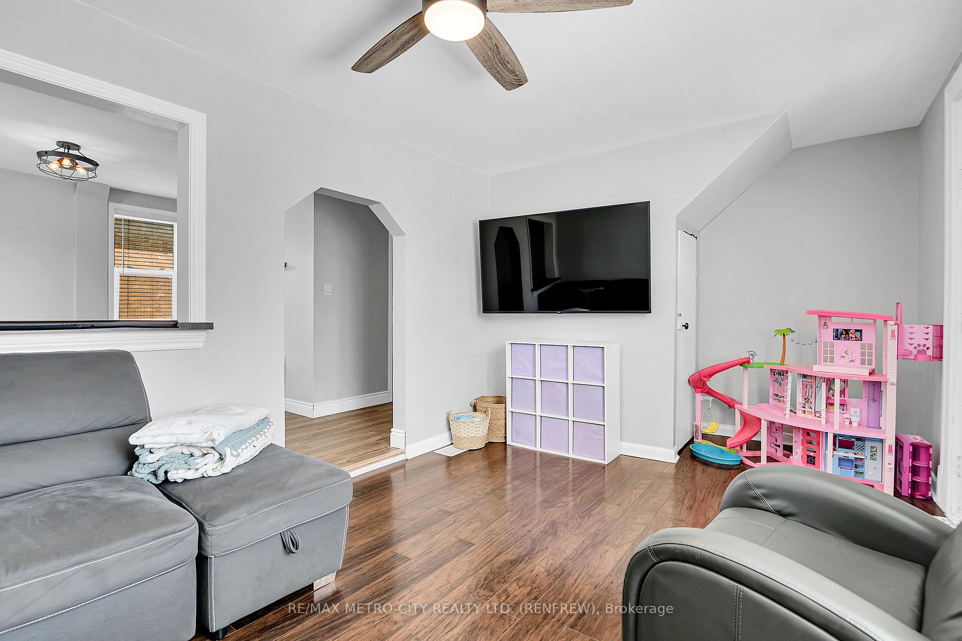 Photo 12 of 228 Arnprior Avenue, Renfrew — HOMEH