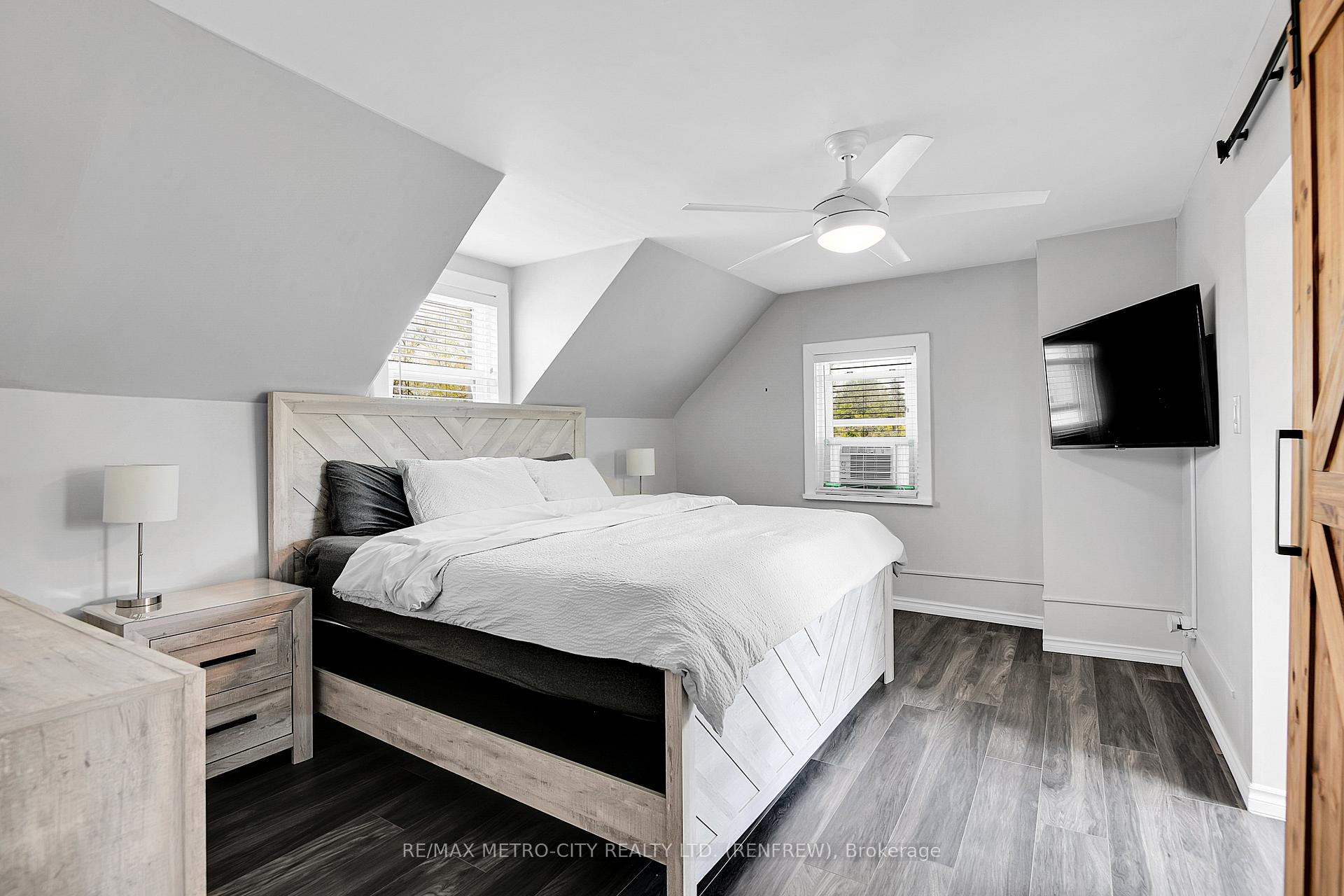 Photo 15 of 228 Arnprior Avenue, Renfrew — HOMEH