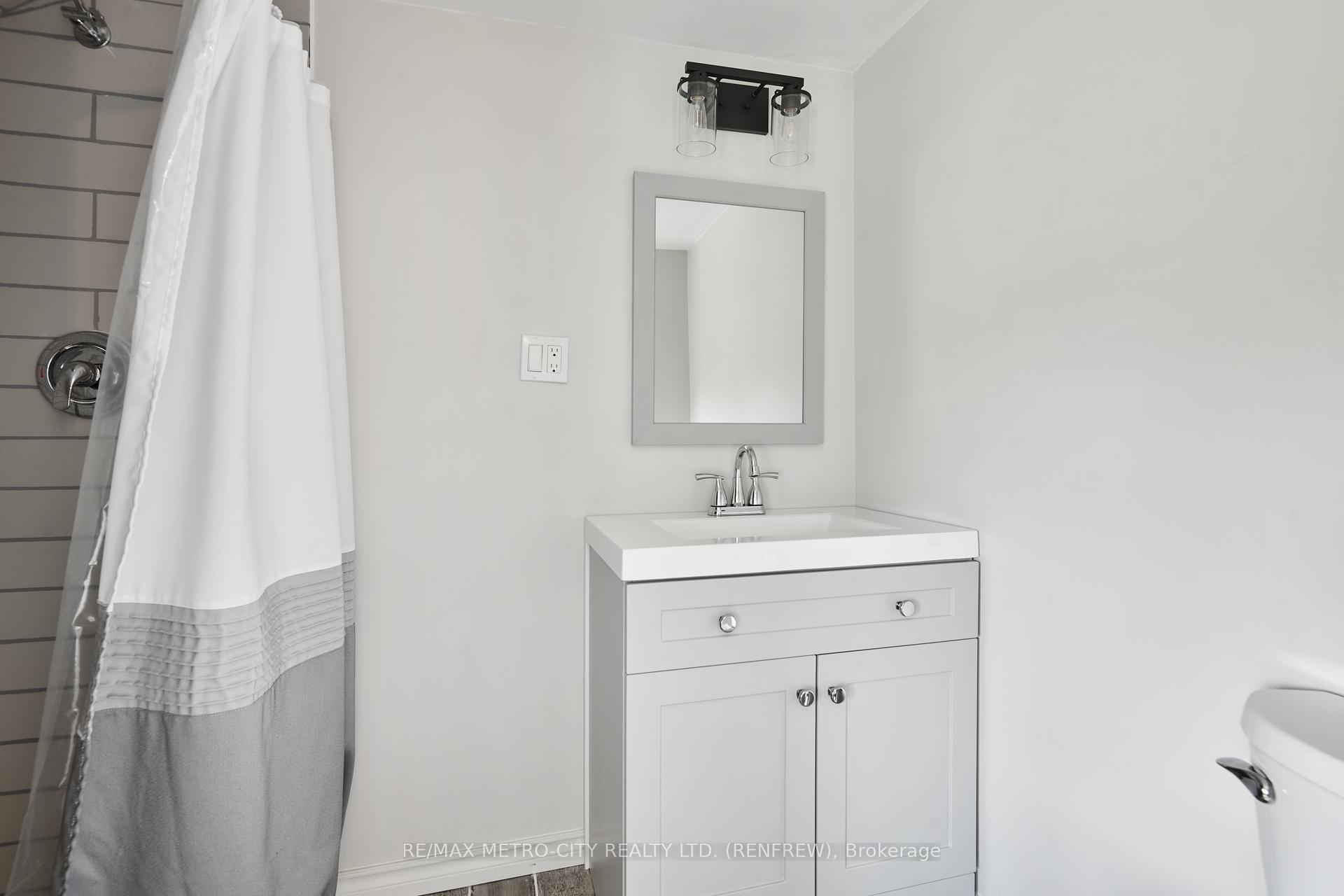 Photo 18 of 228 Arnprior Avenue, Renfrew — HOMEH