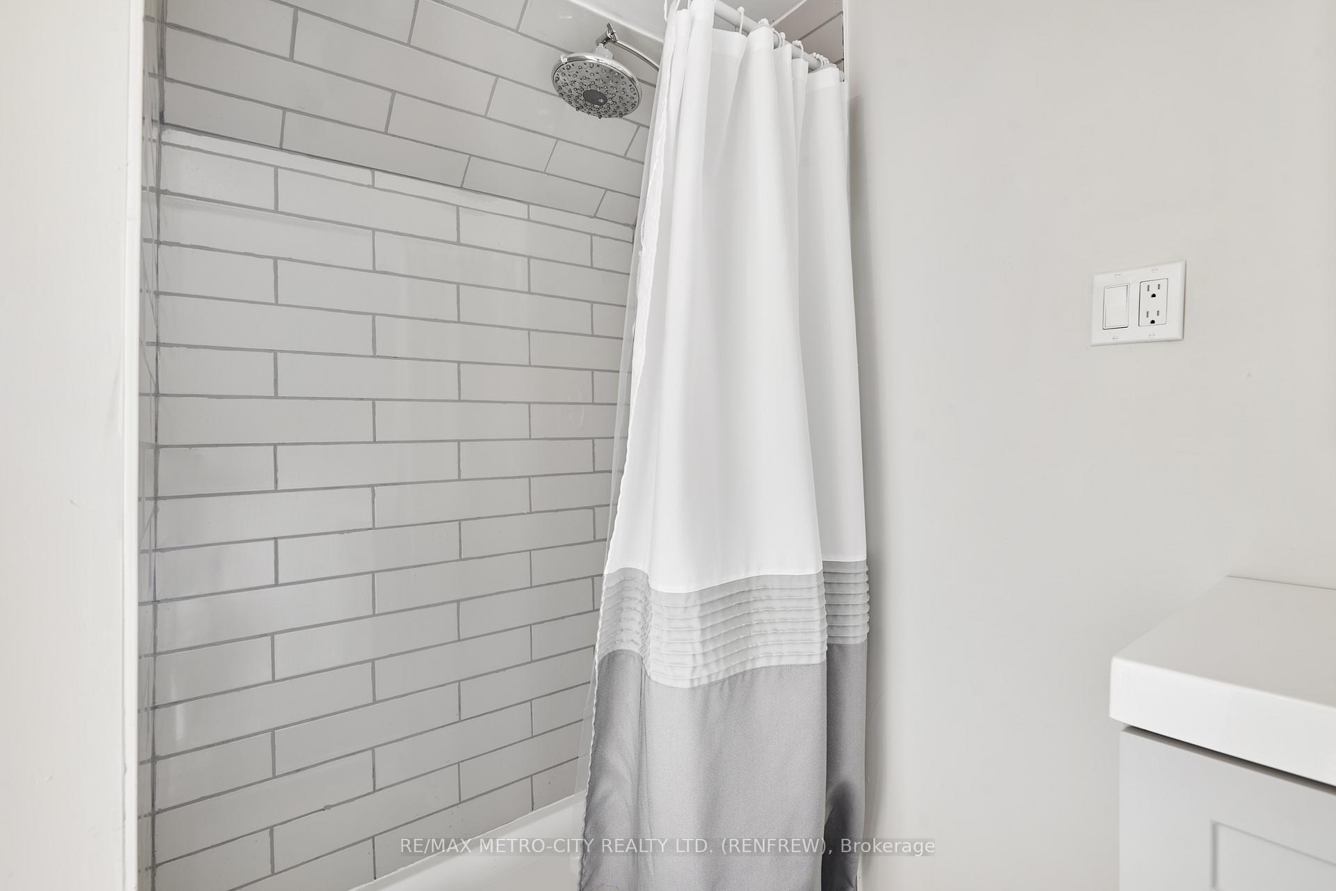 Photo 19 of 228 Arnprior Avenue, Renfrew — HOMEH