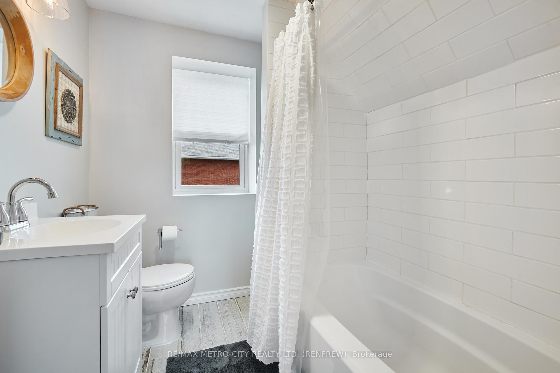 Photo 24 of 228 Arnprior Avenue, Renfrew — HOMEH