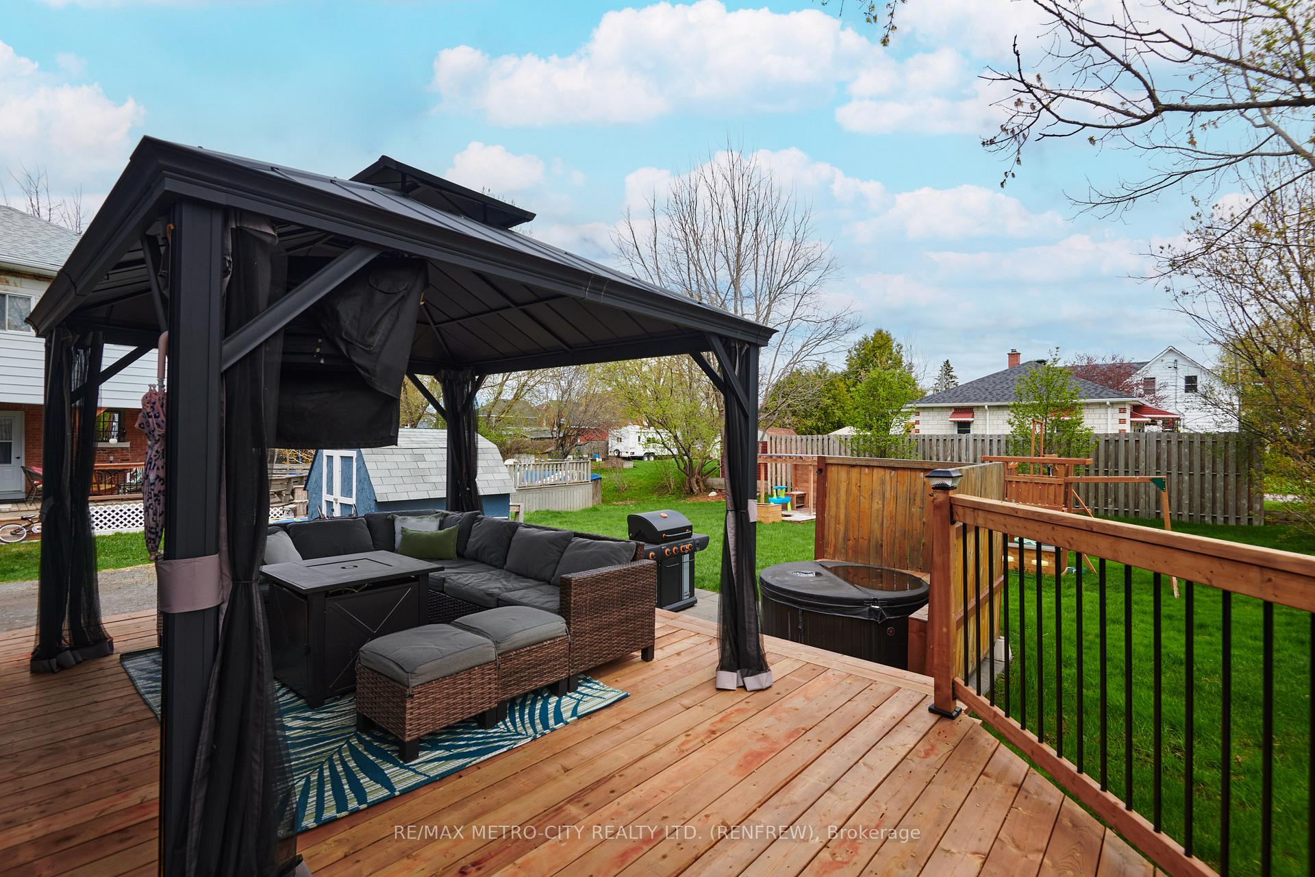 Photo 25 of 228 Arnprior Avenue, Renfrew — HOMEH