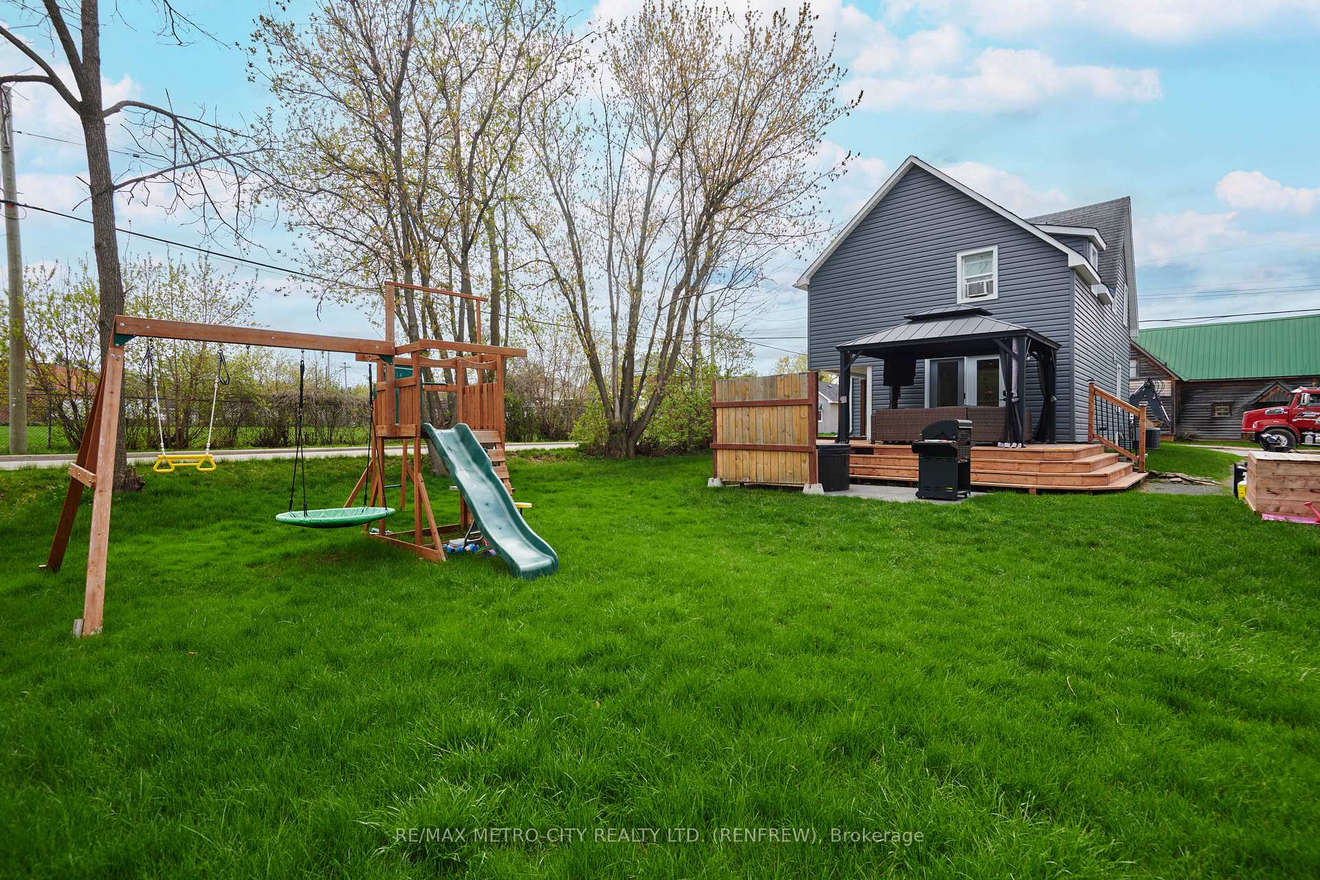 Photo 27 of 228 Arnprior Avenue, Renfrew — HOMEH