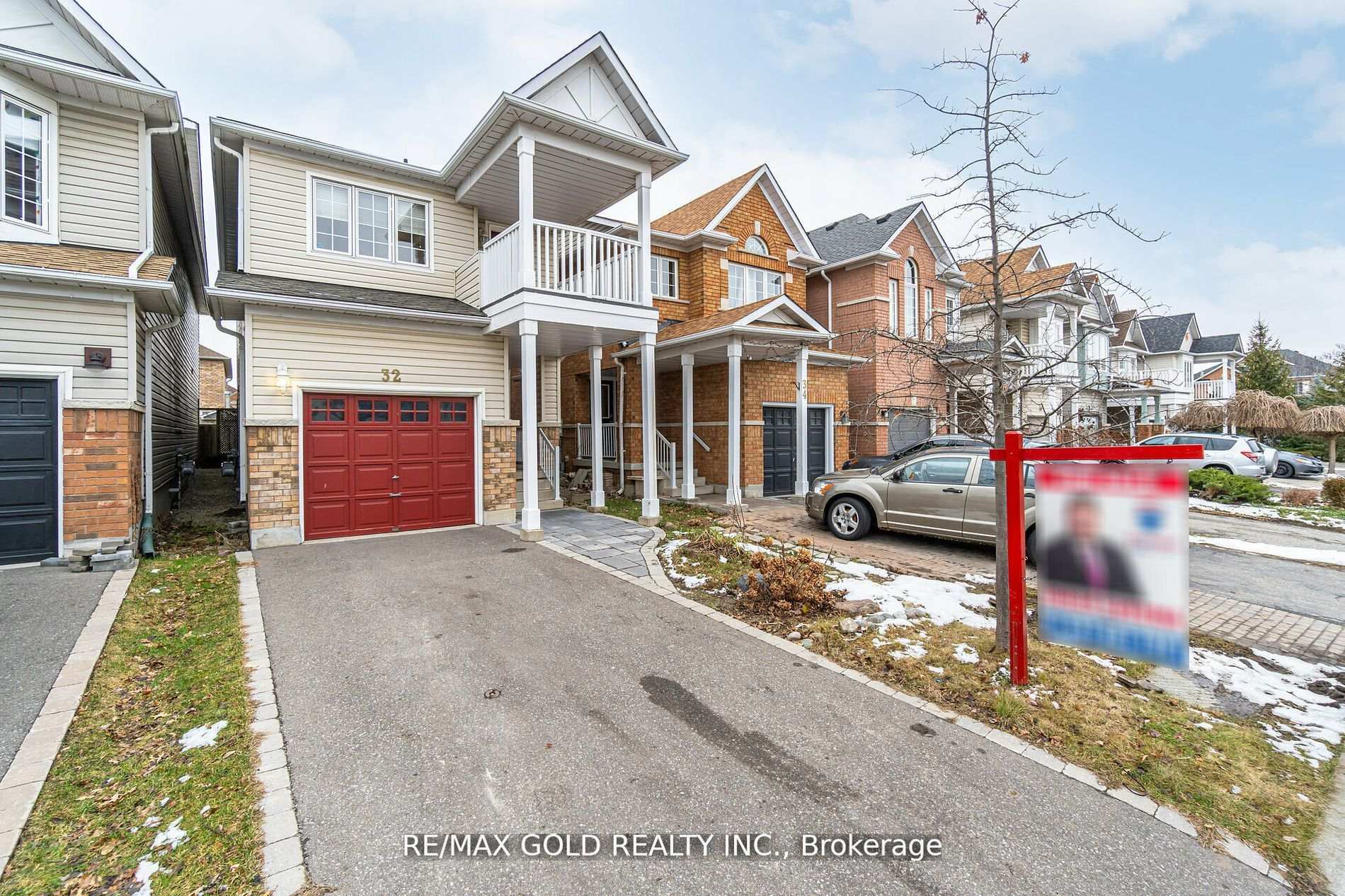 Front of 32 Dills Crescent
