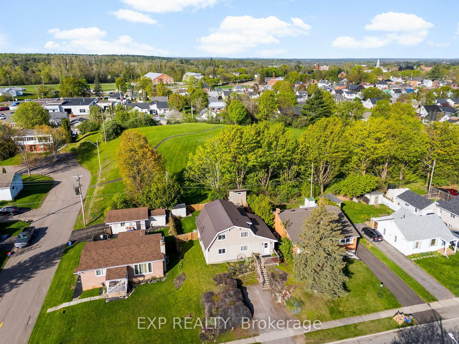 Photo 4 of 520 Fortington Street, Renfrew — HOMEH