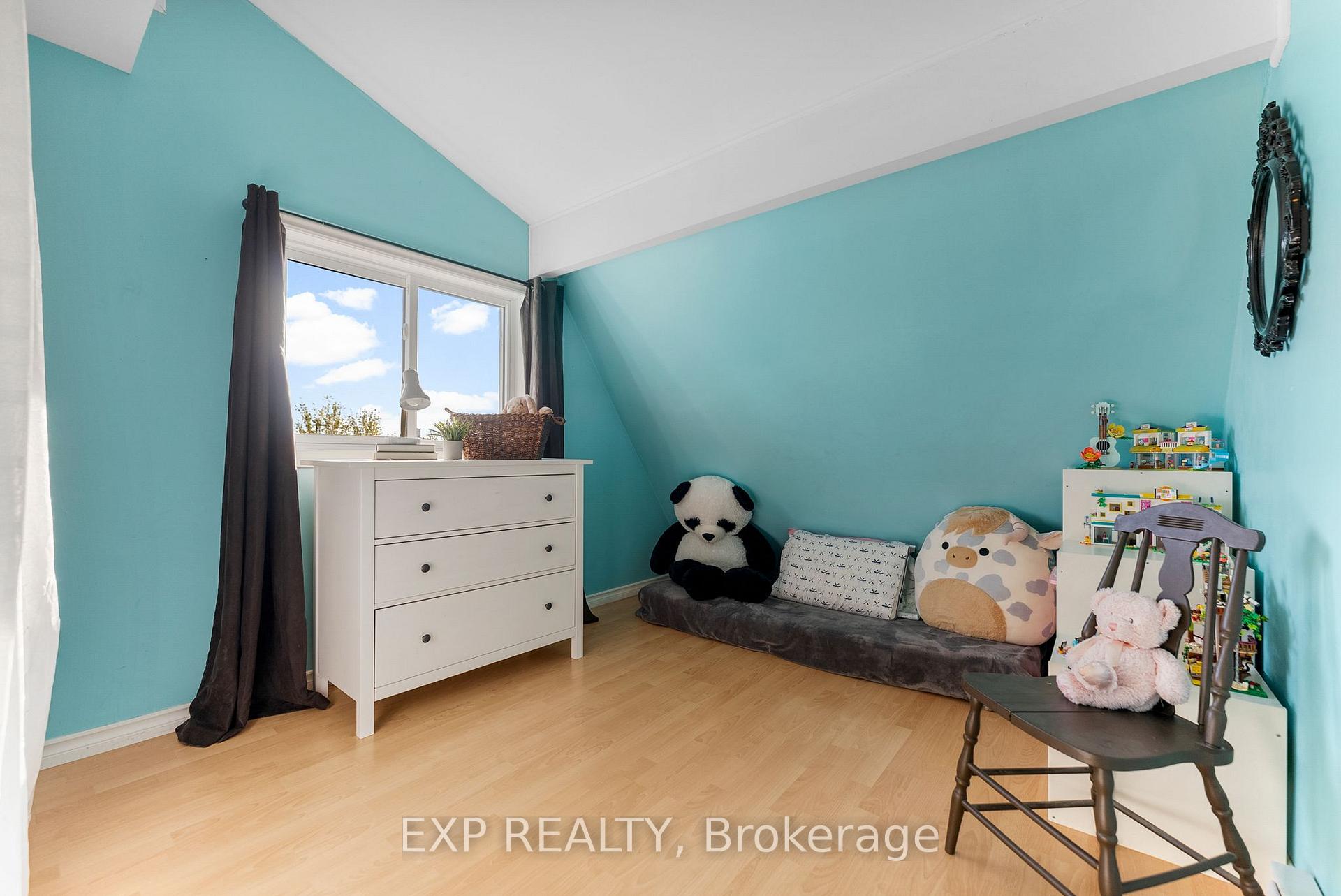 Photo 18 of 520 Fortington Street, Renfrew — HOMEH