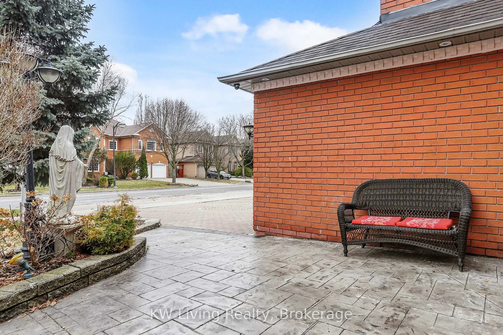 Photo 4 of 94 Silver Rose Crescent, Markham, Cachet — HOMEH