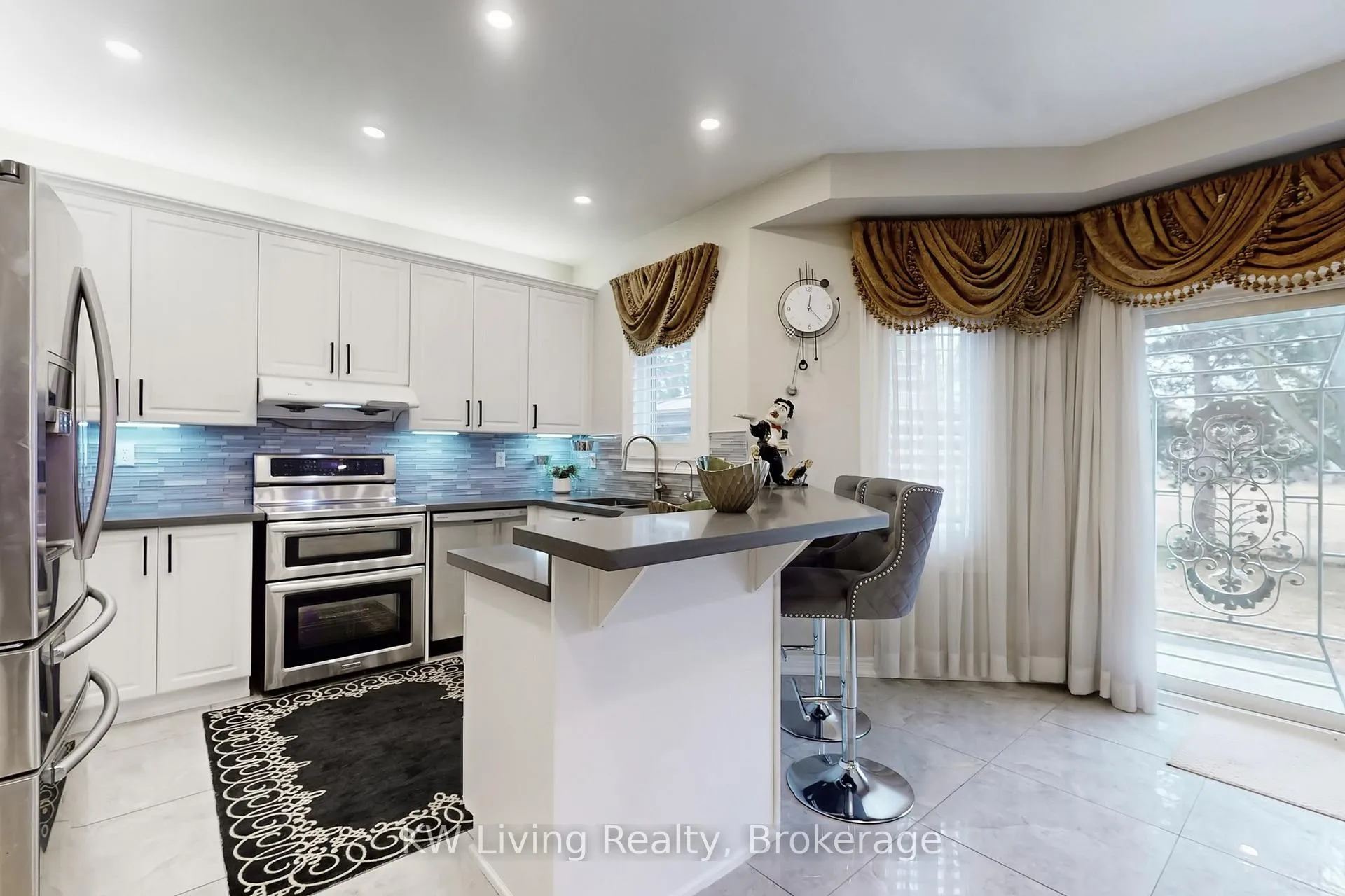Photo 16 of 94 Silver Rose Crescent, Markham, Cachet — HOMEH