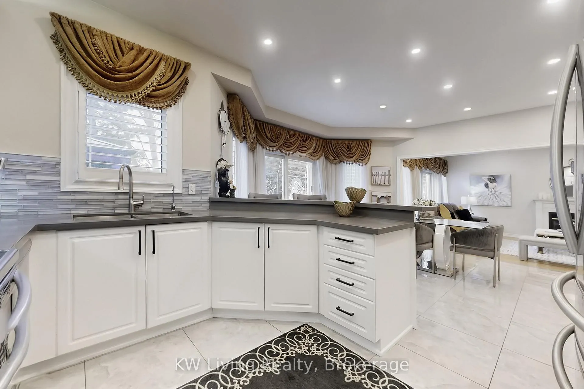 Photo 19 of 94 Silver Rose Crescent, Markham, Cachet — HOMEH