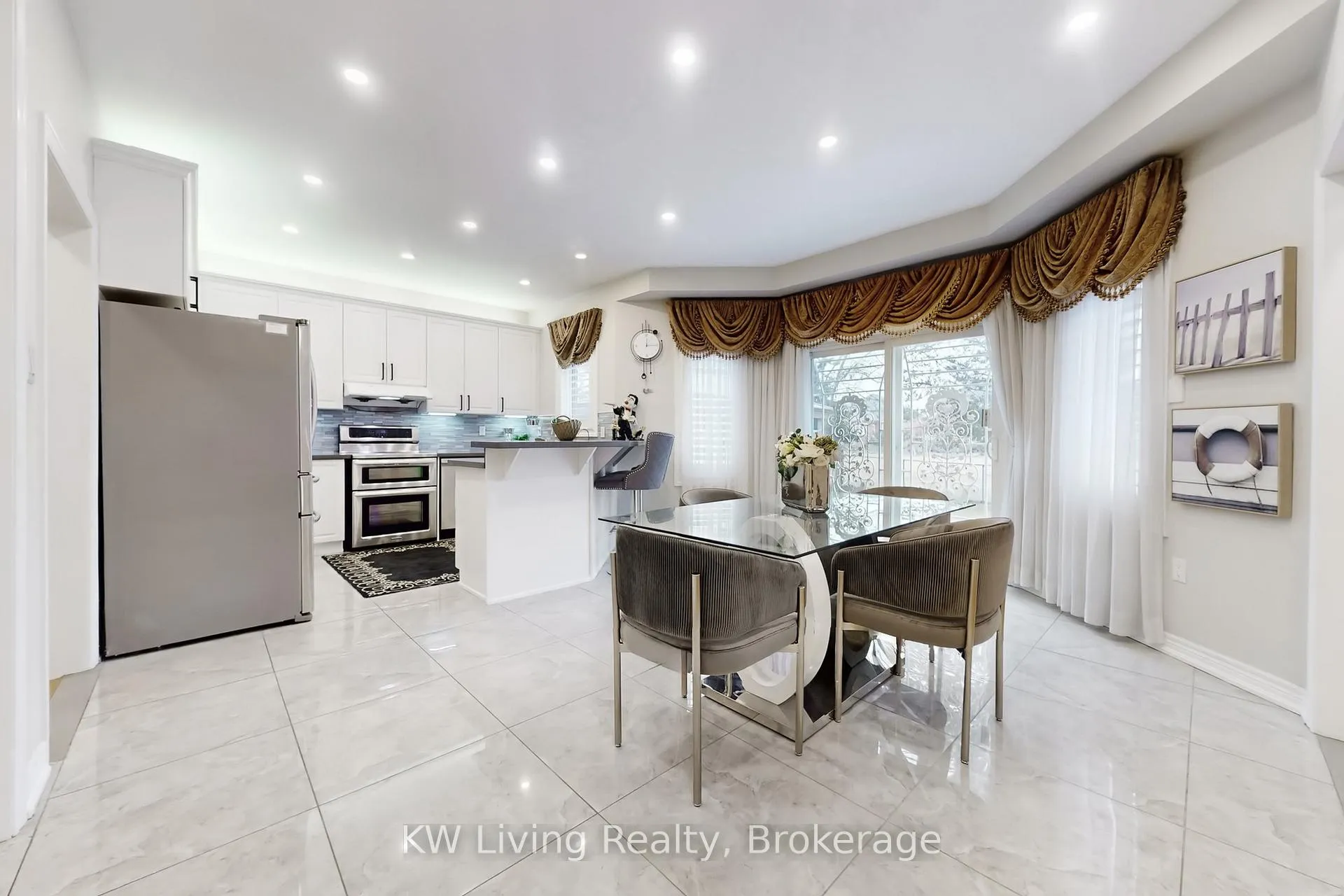 Photo 22 of 94 Silver Rose Crescent, Markham, Cachet — HOMEH