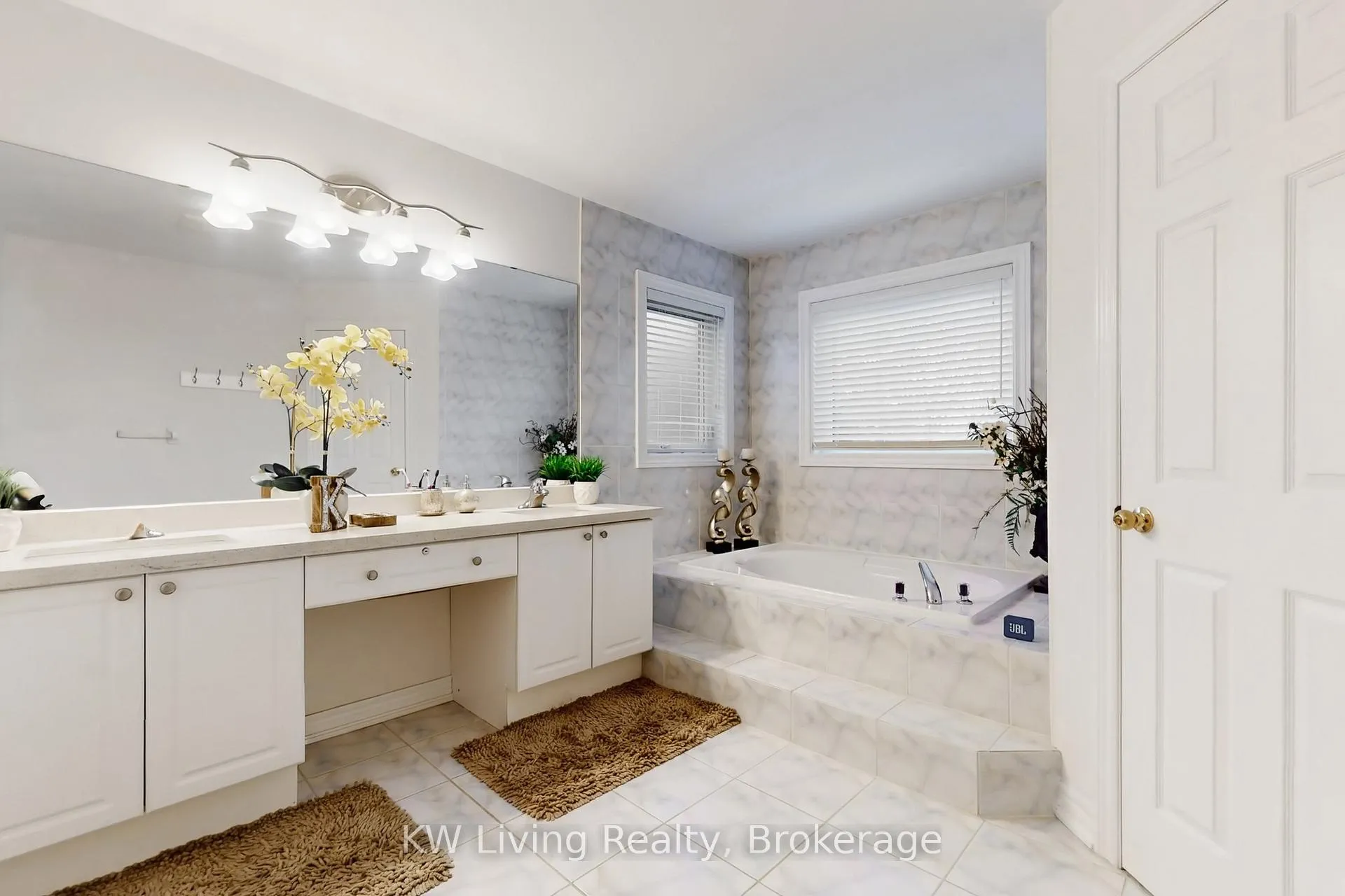 Photo 34 of 94 Silver Rose Crescent, Markham, Cachet — HOMEH
