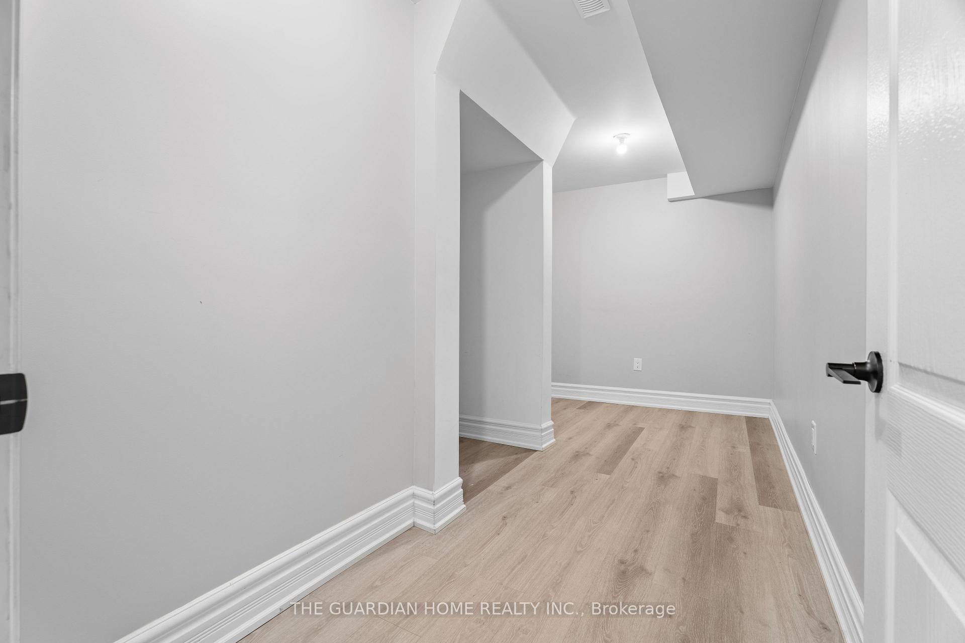 Photo 4 of 1720 Douglas Langtree Drive, Oshawa, Taunton — HOMEH