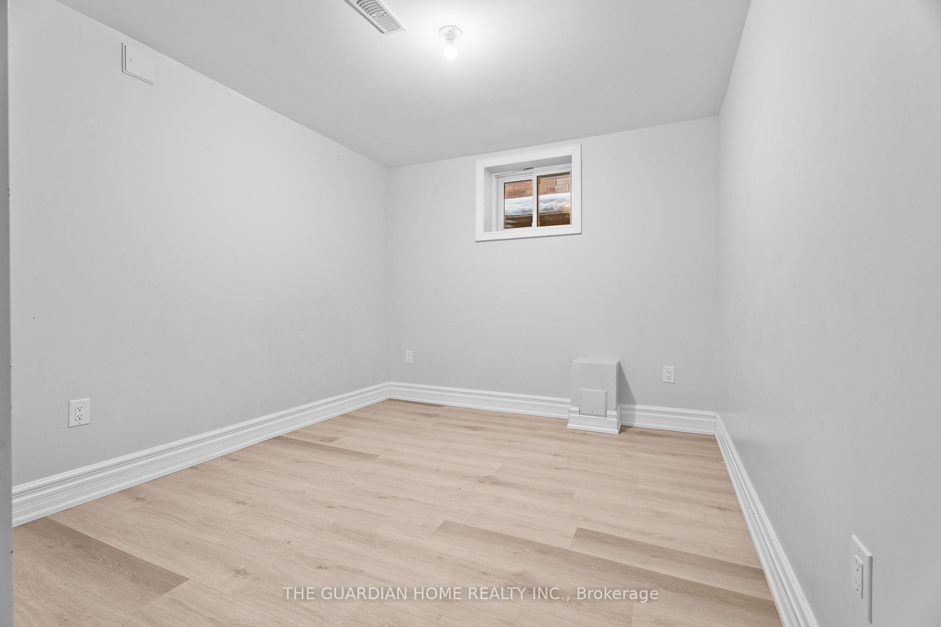Photo 10 of 1720 Douglas Langtree Drive, Oshawa, Taunton — HOMEH
