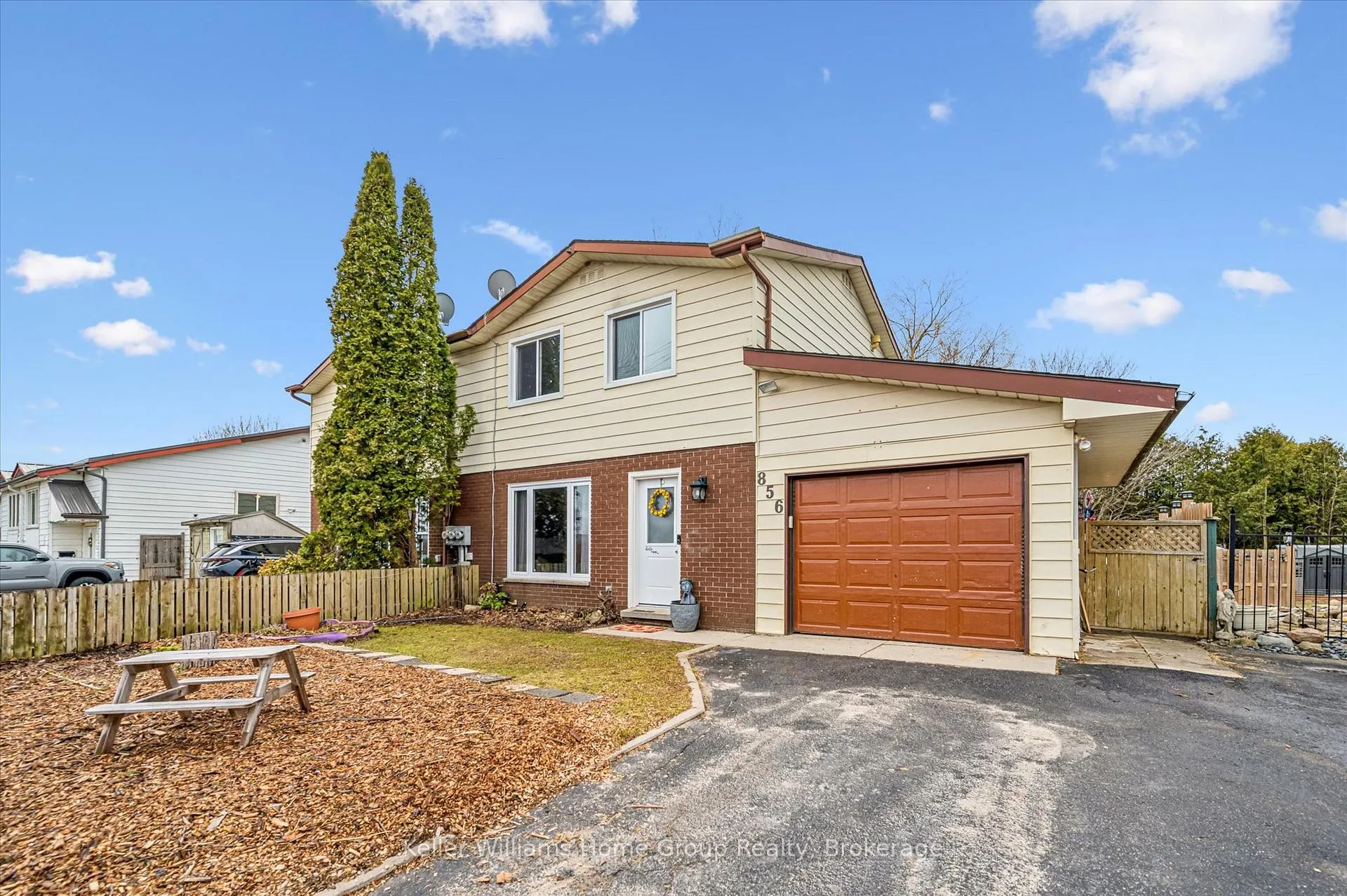 Photo 1 of 856 Gzowski Street, Centre Wellington, Fergus — HOMEH