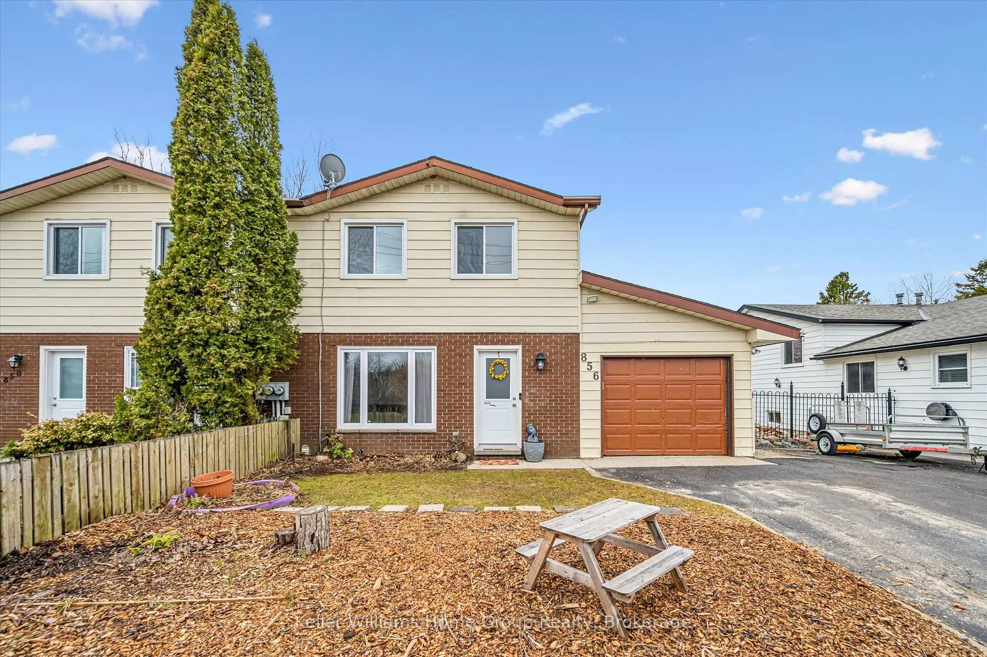 Photo 2 of 856 Gzowski Street, Centre Wellington, Fergus — HOMEH