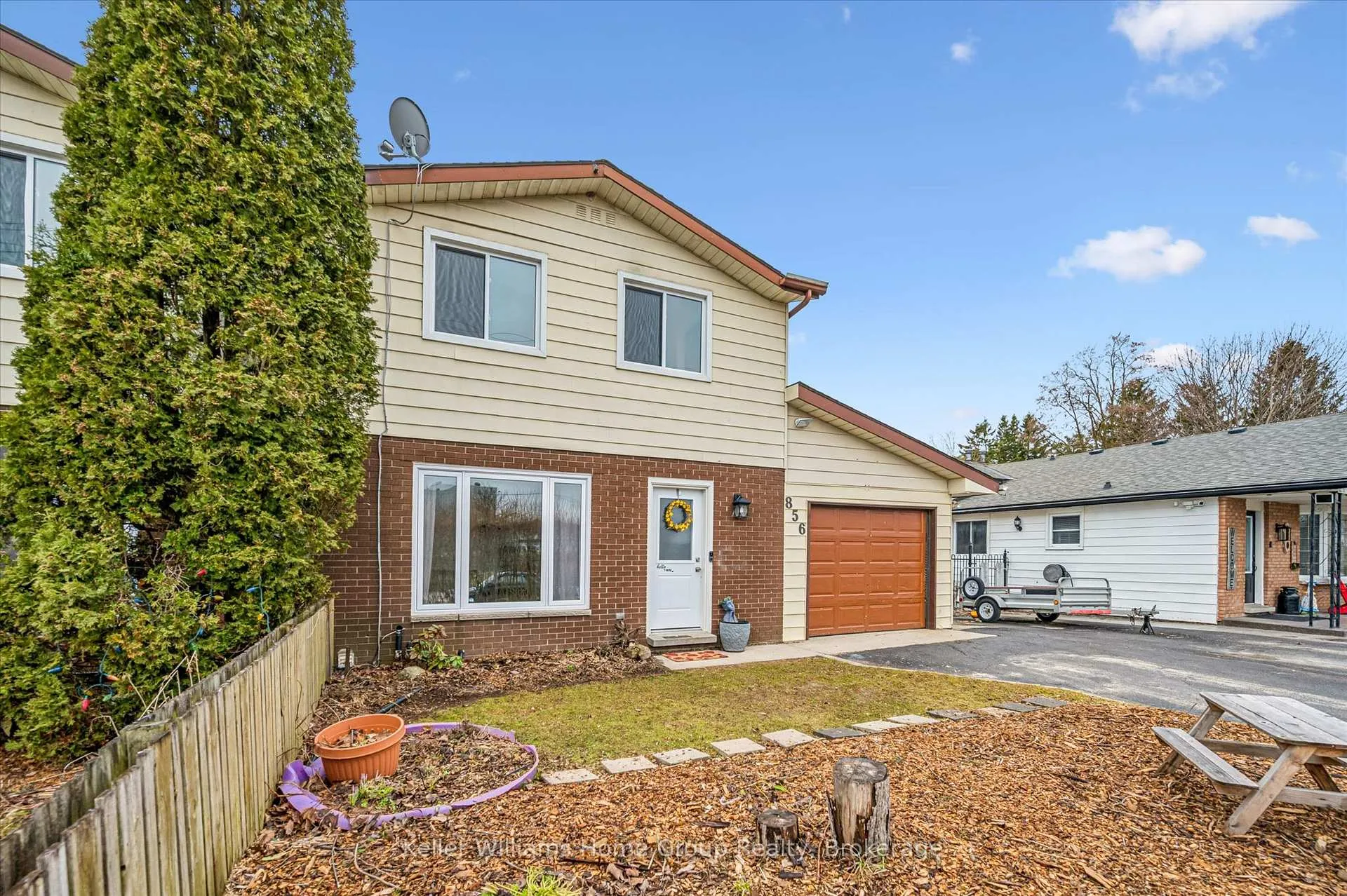 Photo 3 of 856 Gzowski Street, Centre Wellington, Fergus — HOMEH