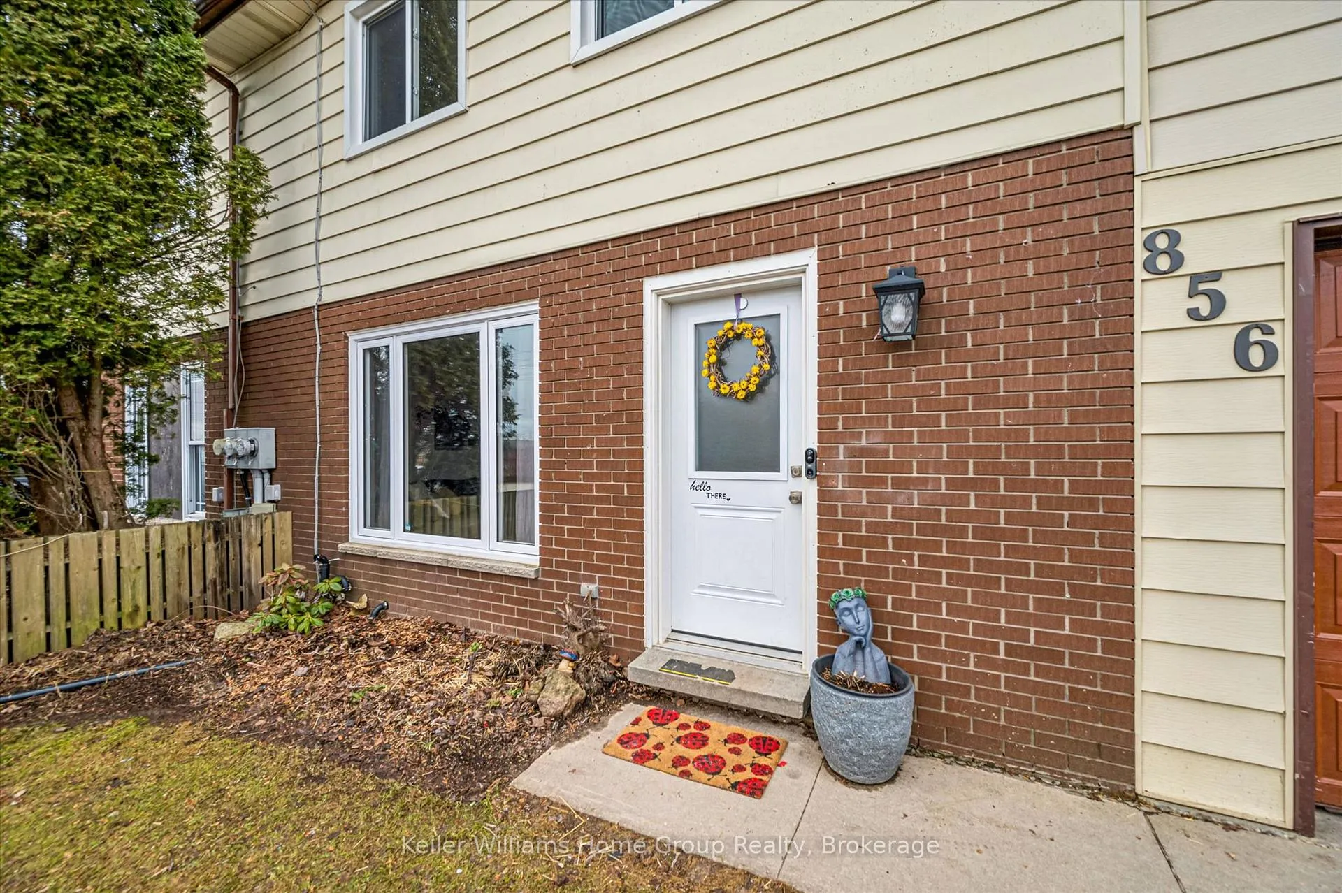Photo 4 of 856 Gzowski Street, Centre Wellington, Fergus — HOMEH
