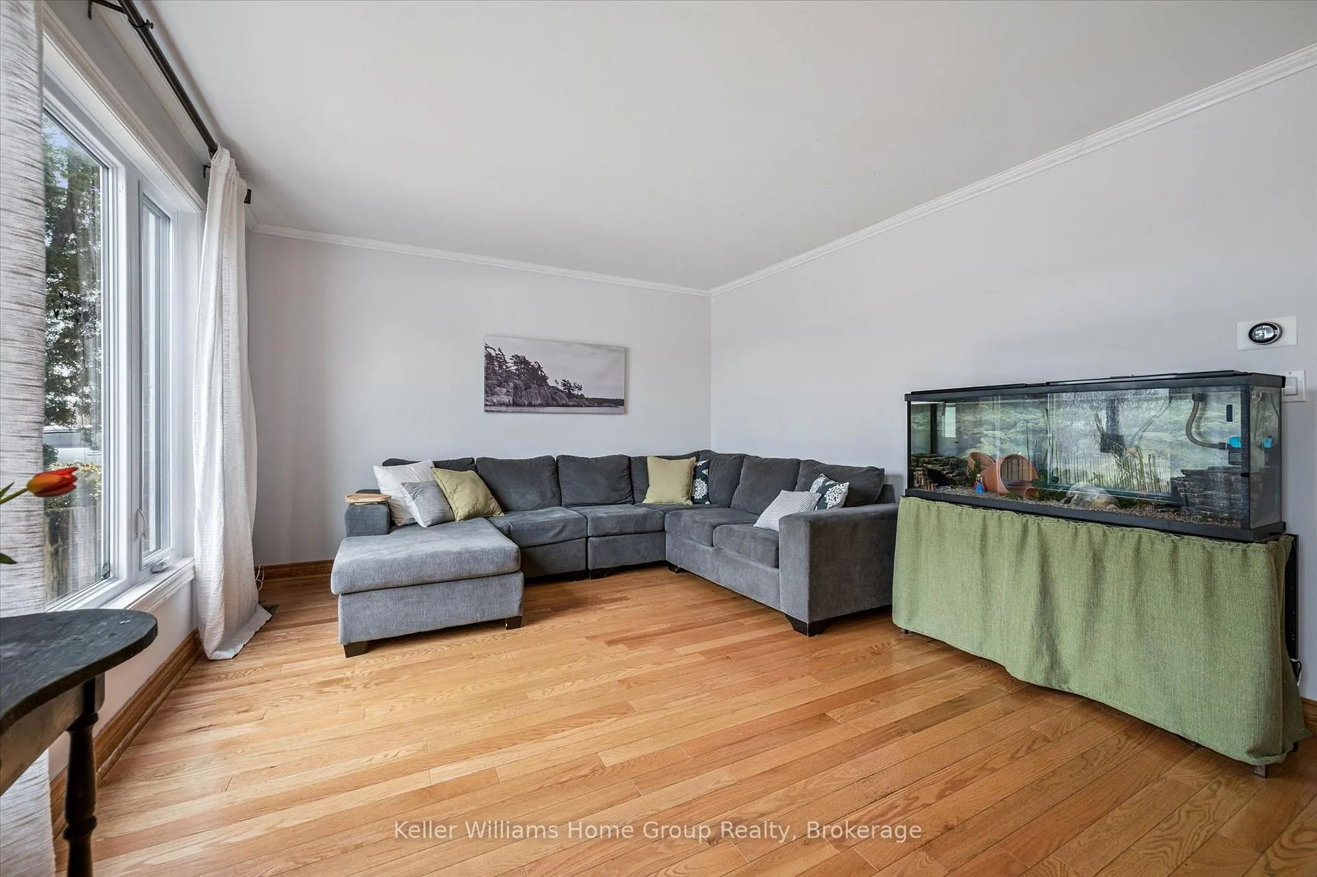 Photo 7 of 856 Gzowski Street, Centre Wellington, Fergus — HOMEH