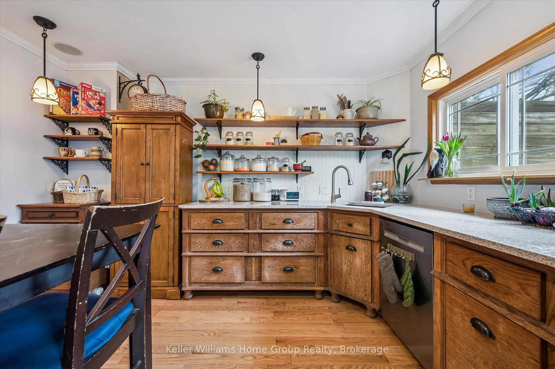 Photo 11 of 856 Gzowski Street, Centre Wellington, Fergus — HOMEH