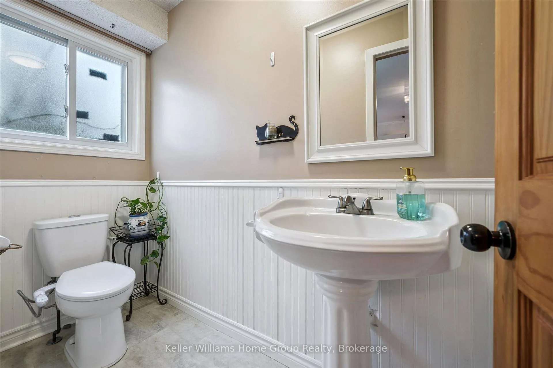 Photo 16 of 856 Gzowski Street, Centre Wellington, Fergus — HOMEH