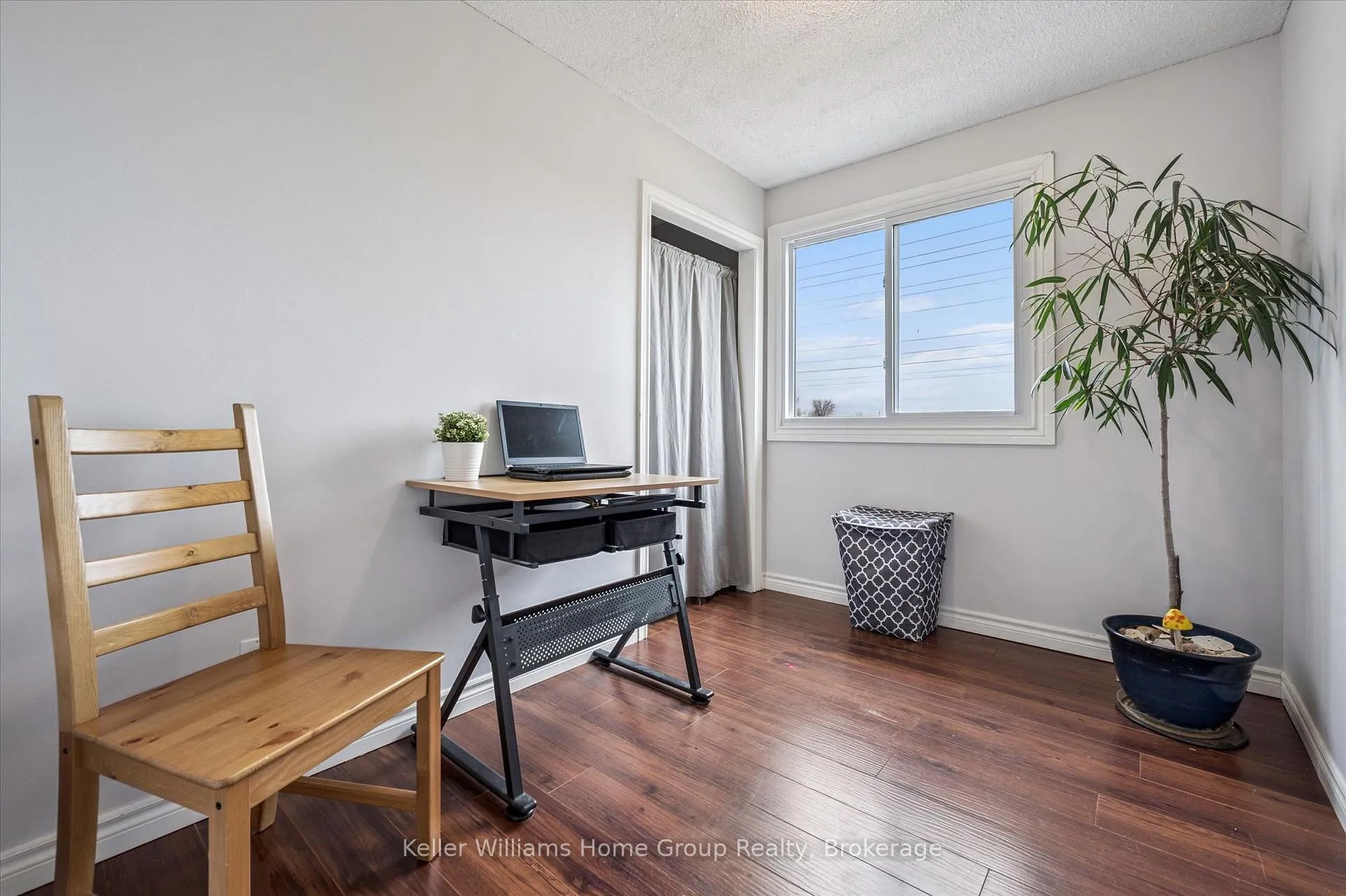 Photo 18 of 856 Gzowski Street, Centre Wellington, Fergus — HOMEH