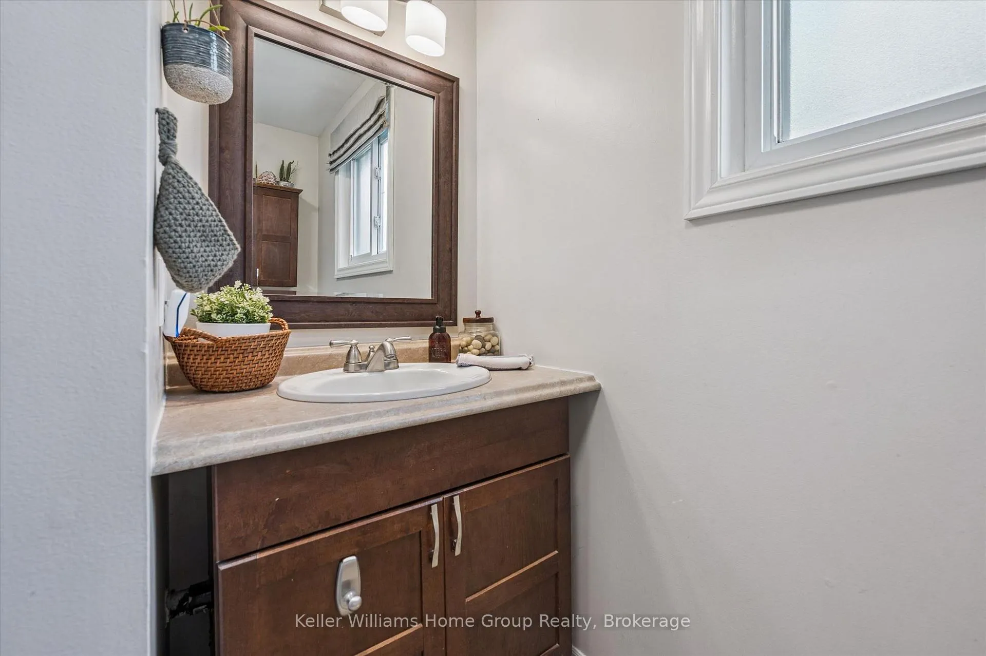 Photo 21 of 856 Gzowski Street, Centre Wellington, Fergus — HOMEH
