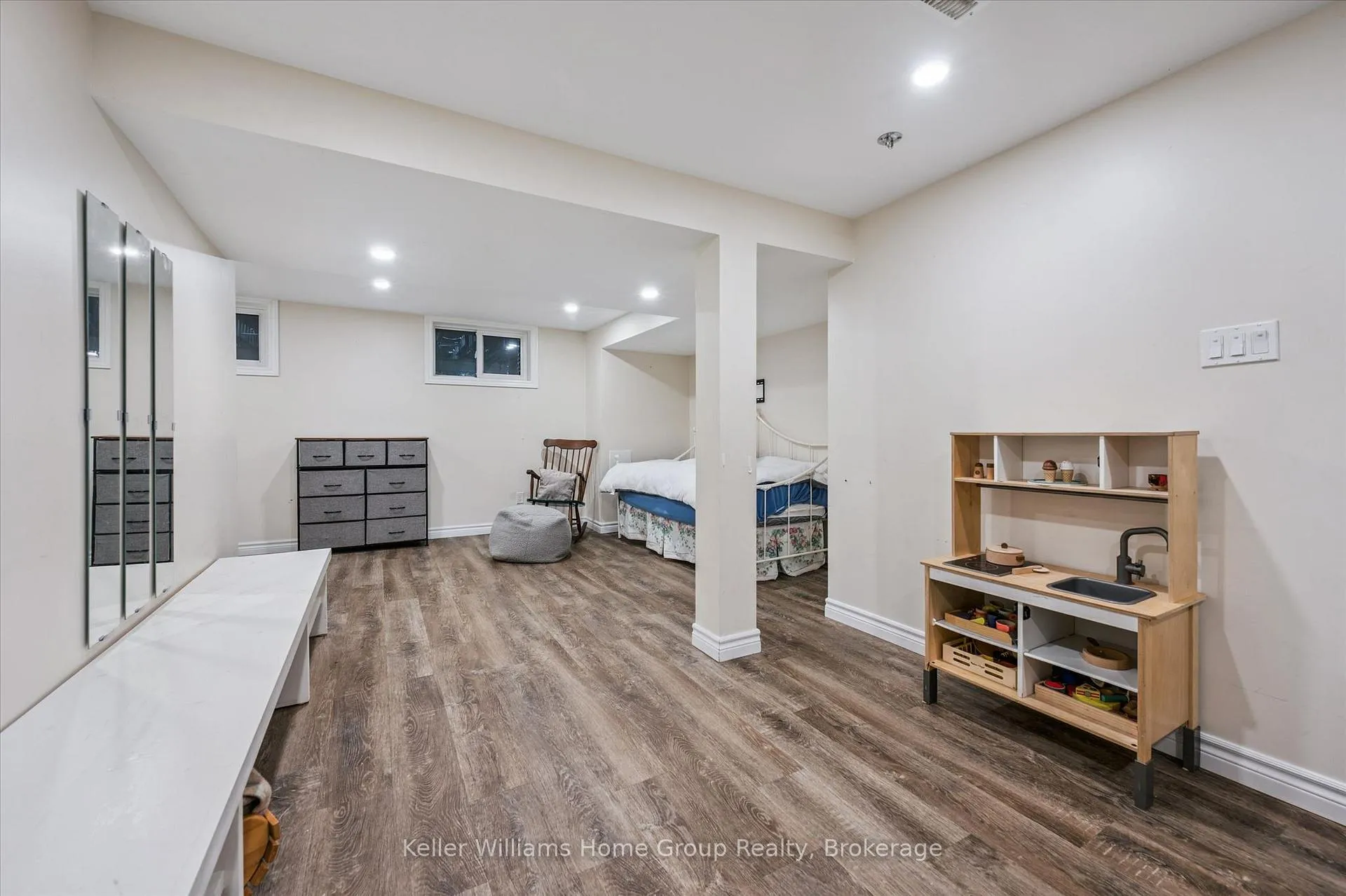 Photo 25 of 856 Gzowski Street, Centre Wellington, Fergus — HOMEH