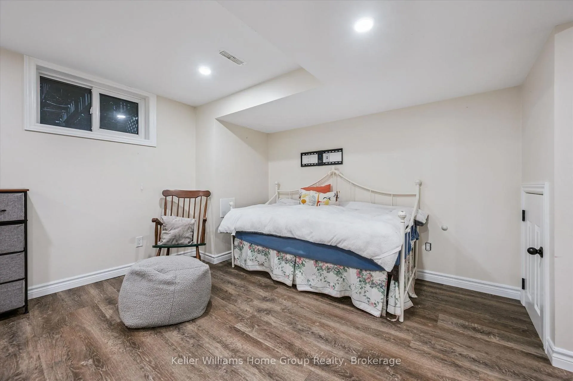 Photo 26 of 856 Gzowski Street, Centre Wellington, Fergus — HOMEH