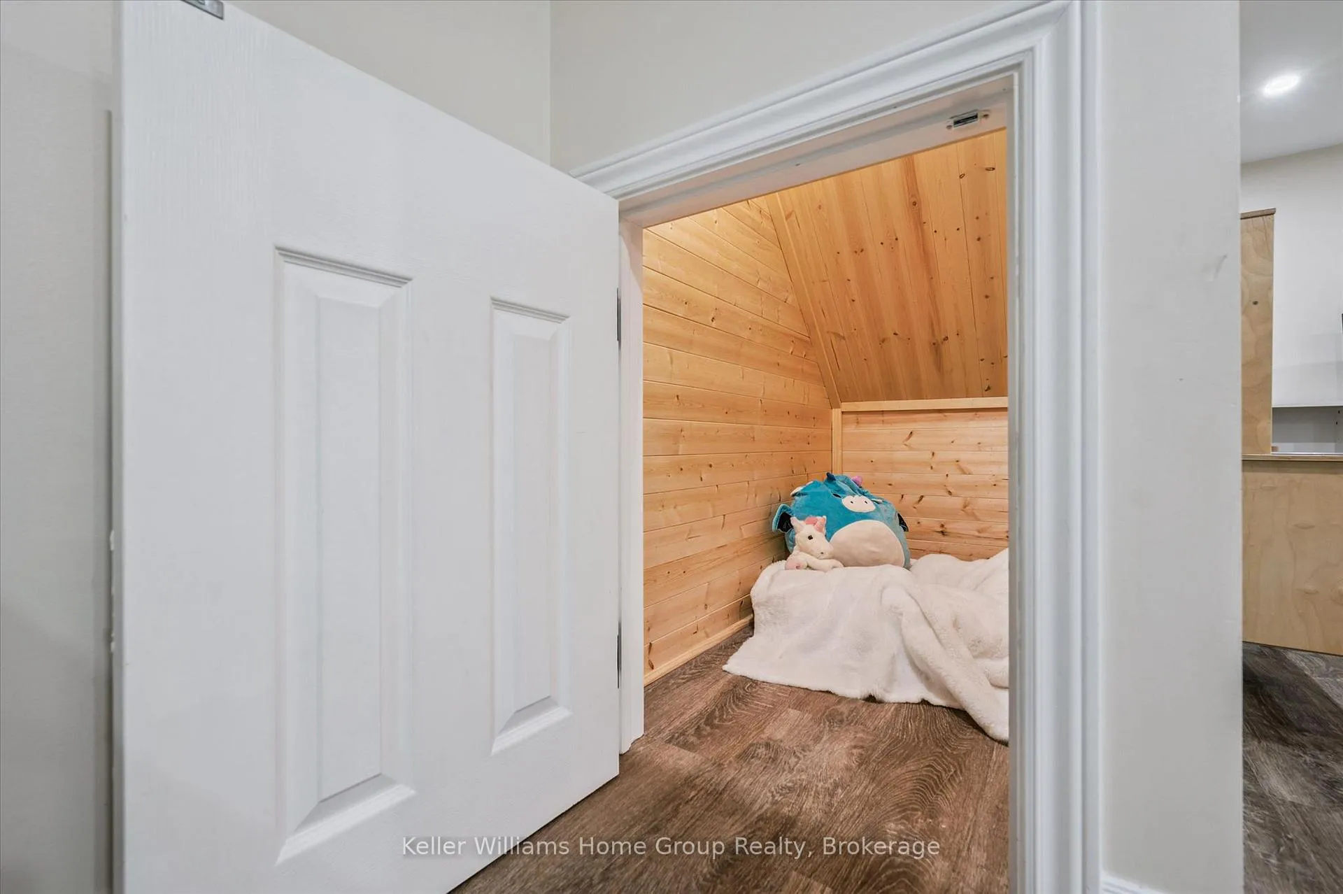 Photo 28 of 856 Gzowski Street, Centre Wellington, Fergus — HOMEH