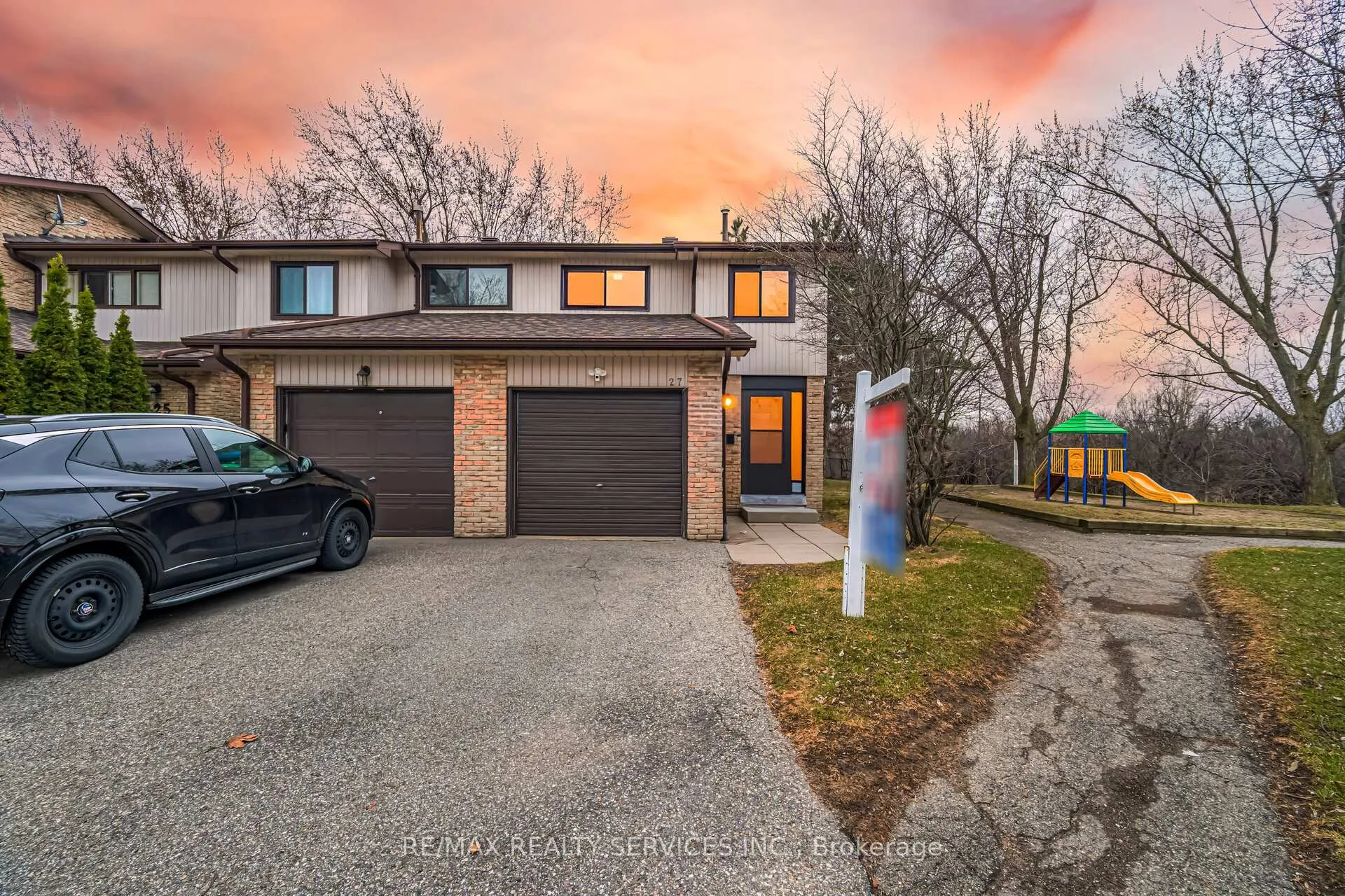 Photo 1 of Unit 27, 27 Dawson Crescent, Brampton, Brampton North — HOMEH