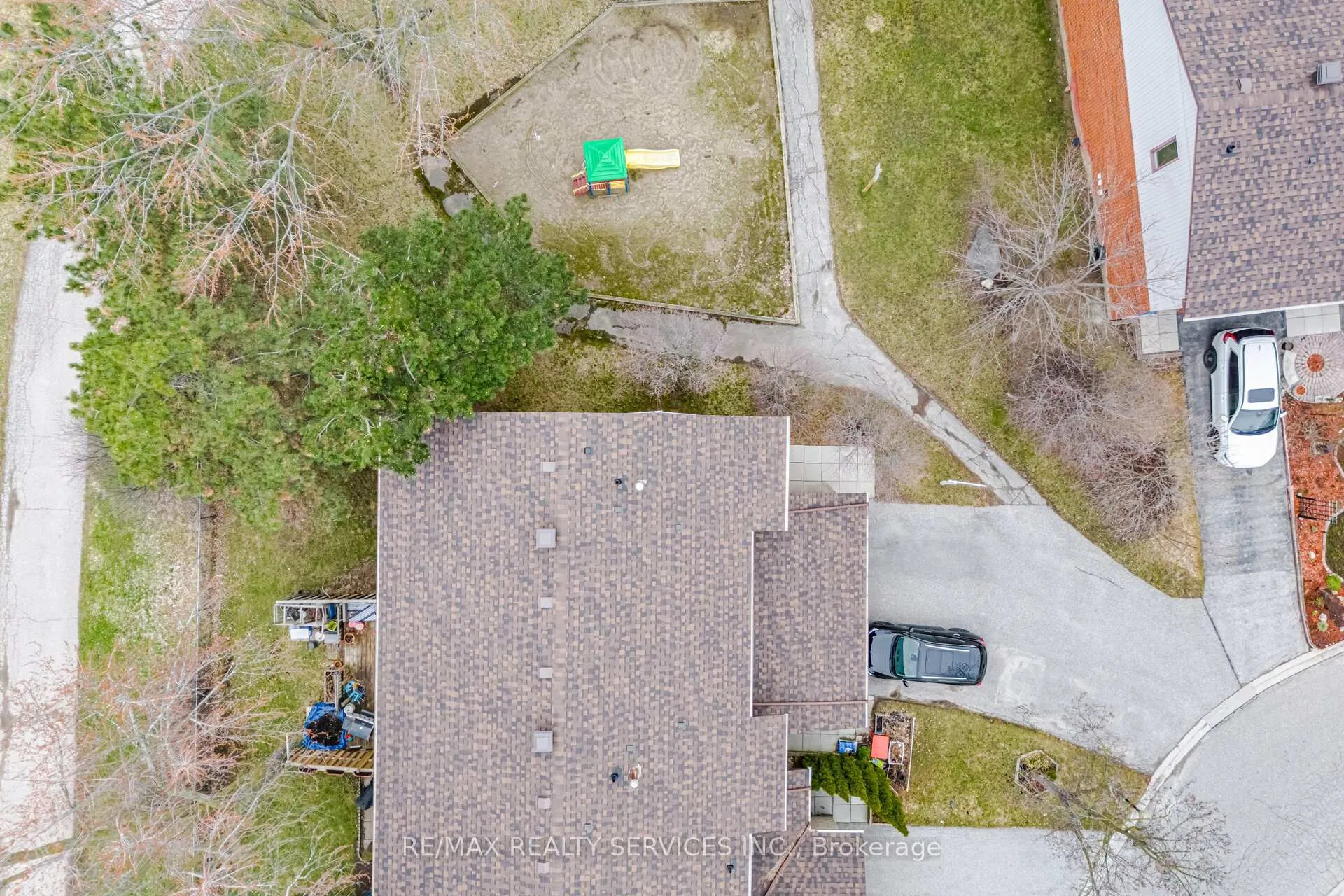 Photo 6 of Unit 27, 27 Dawson Crescent, Brampton, Brampton North — HOMEH