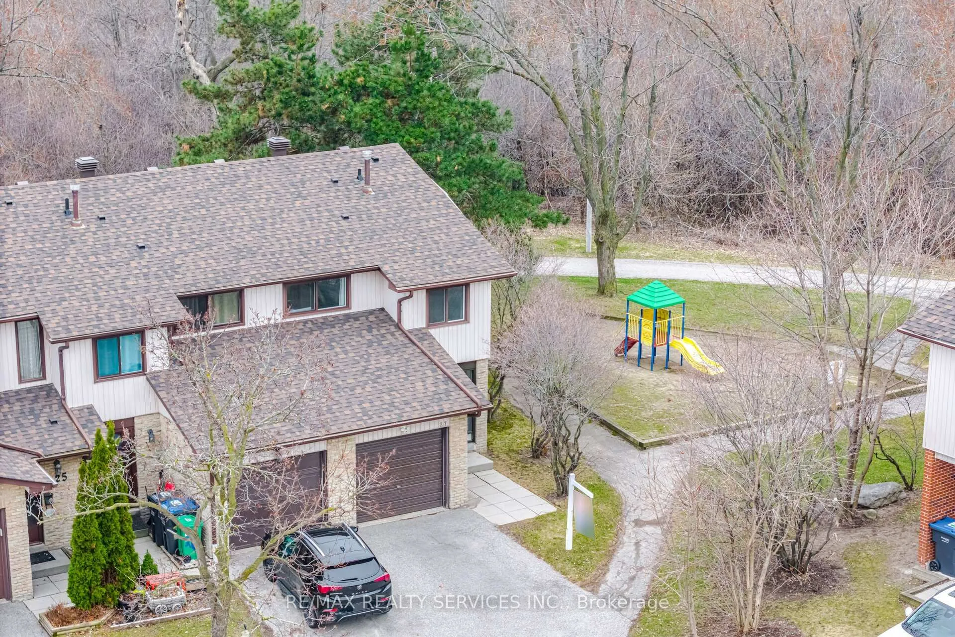 Photo 7 of Unit 27, 27 Dawson Crescent, Brampton, Brampton North — HOMEH
