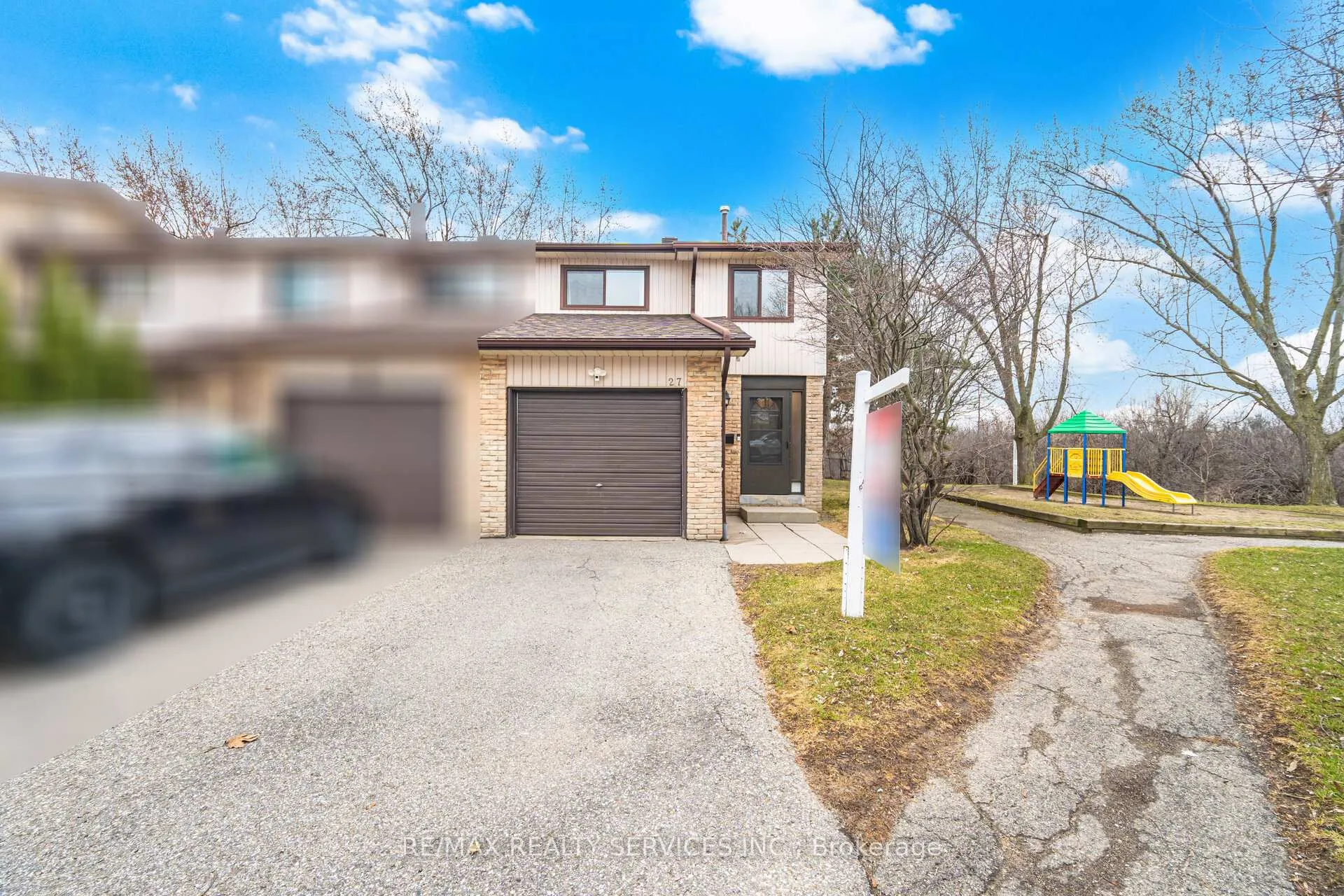 Photo 8 of Unit 27, 27 Dawson Crescent, Brampton, Brampton North — HOMEH