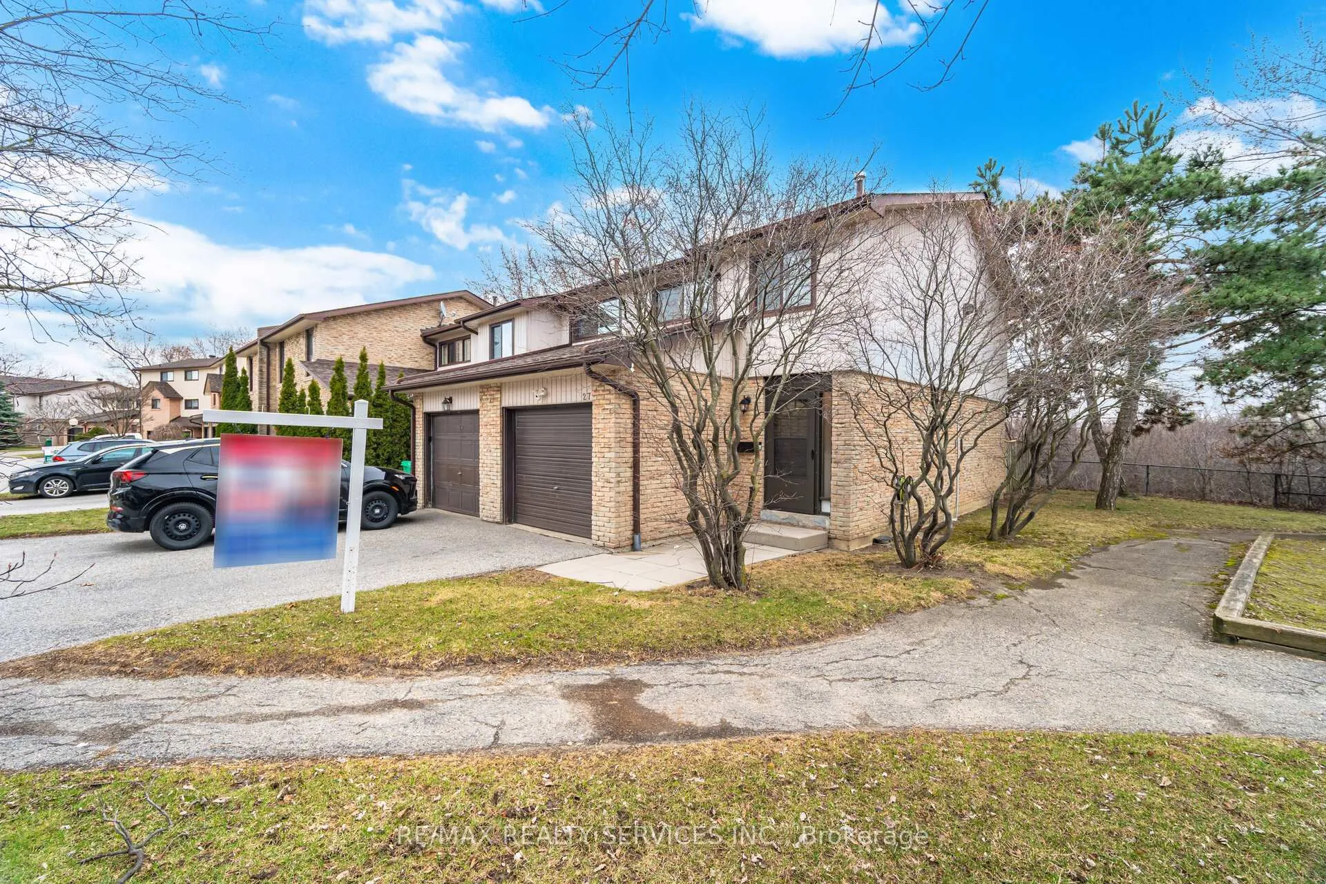 Photo 9 of Unit 27, 27 Dawson Crescent, Brampton, Brampton North — HOMEH