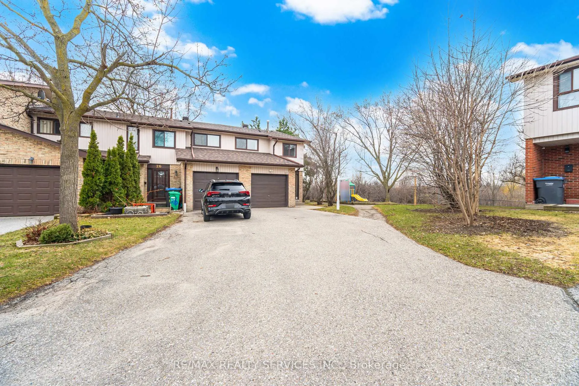 Photo 10 of Unit 27, 27 Dawson Crescent, Brampton, Brampton North — HOMEH