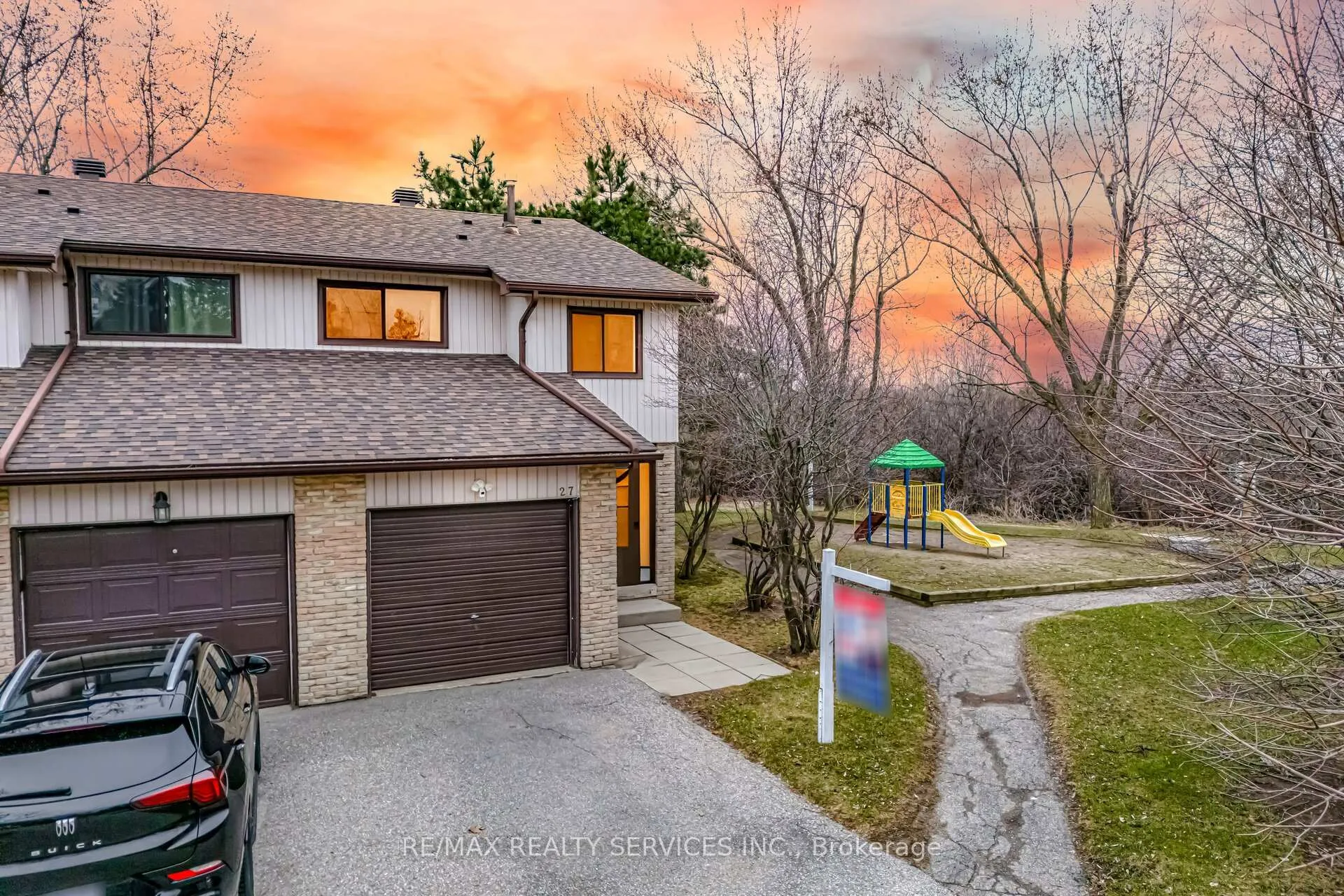 Photo 11 of Unit 27, 27 Dawson Crescent, Brampton, Brampton North — HOMEH