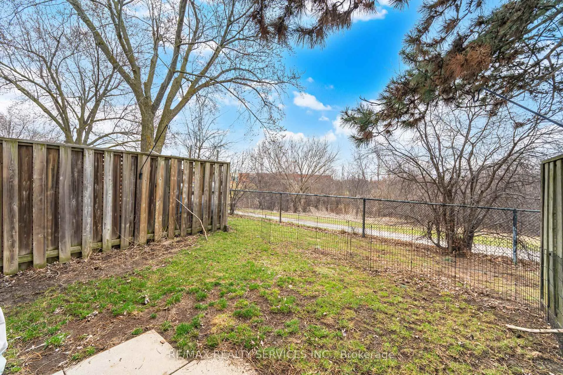 Photo 38 of Unit 27, 27 Dawson Crescent, Brampton, Brampton North — HOMEH