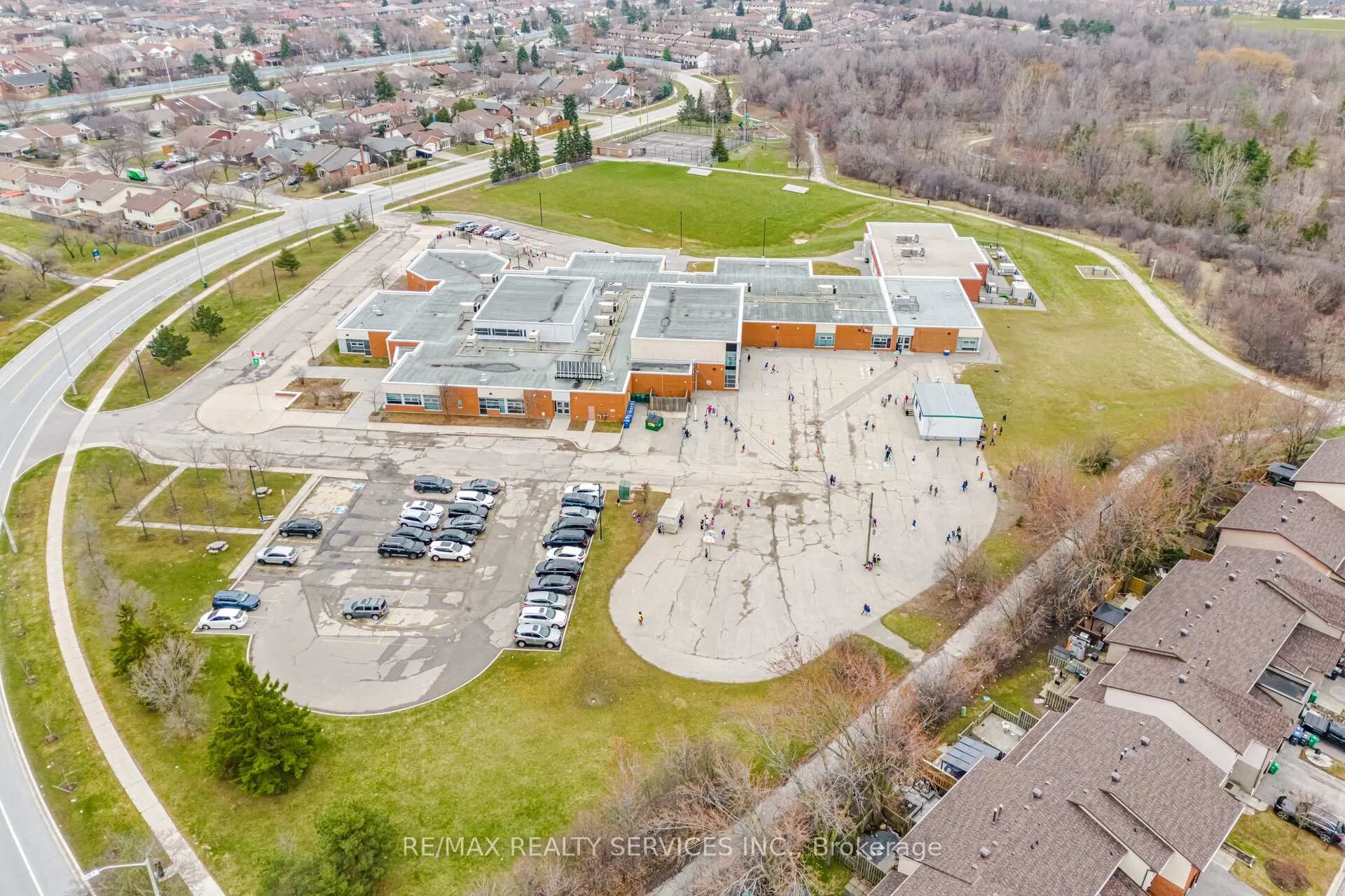 Photo 48 of Unit 27, 27 Dawson Crescent, Brampton, Brampton North — HOMEH